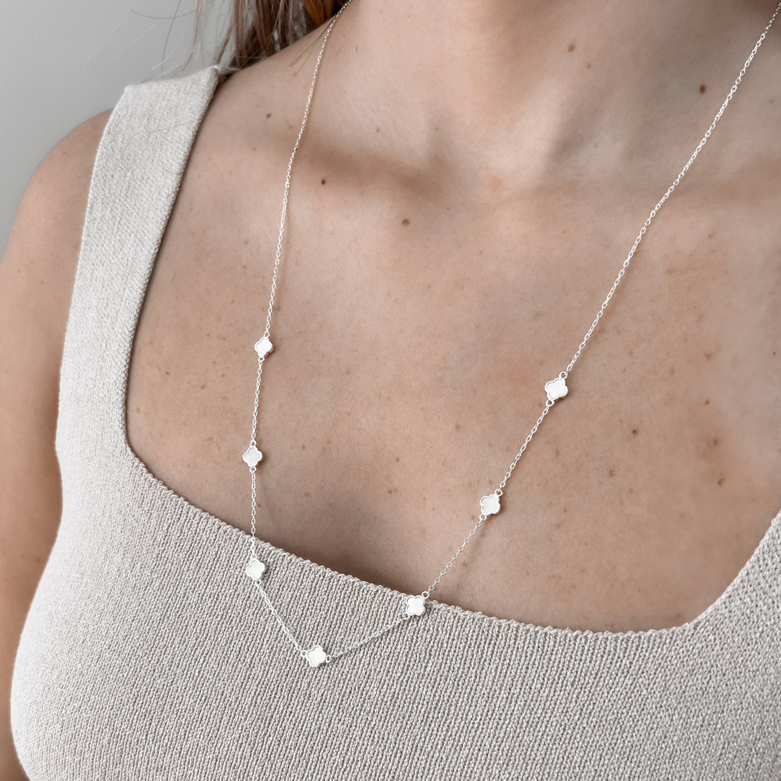 Imagem Secundária Colar entremeio trevos madrepérola 6mm corrente cadeado 60+5cm