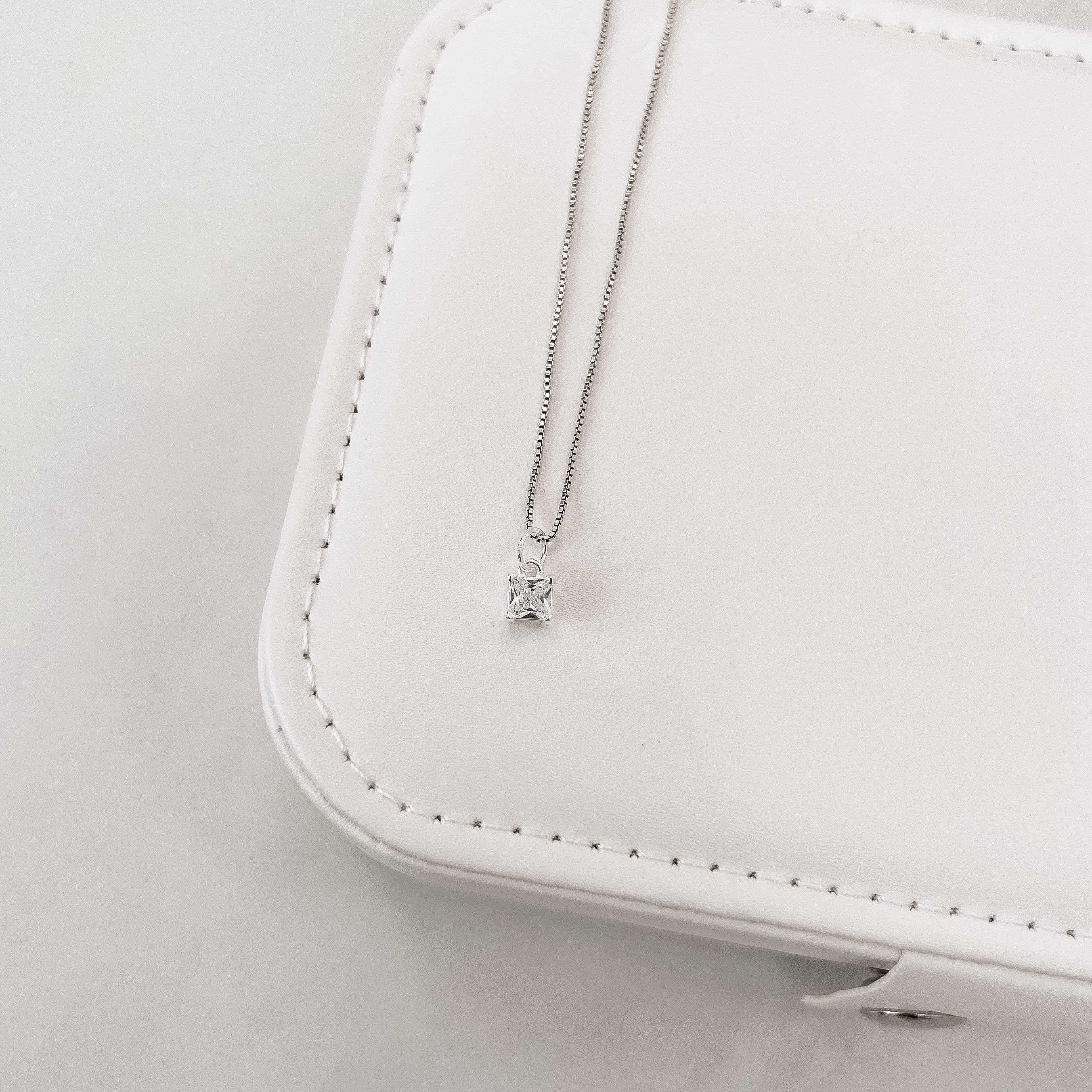 Colar pingente zircônia quadrada caixa alta 4mm 40cm