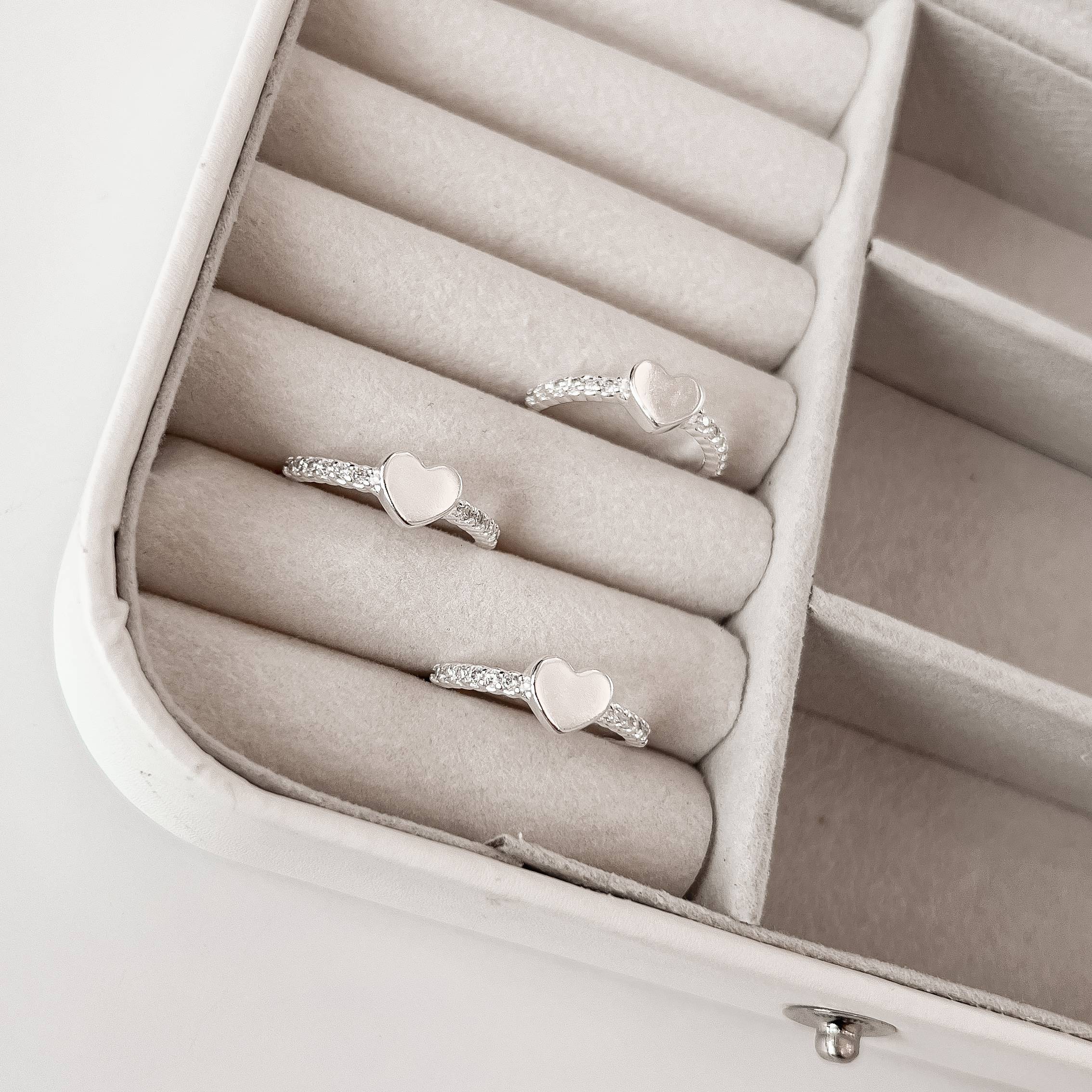 Imagem Anel coração com cravejado lateral