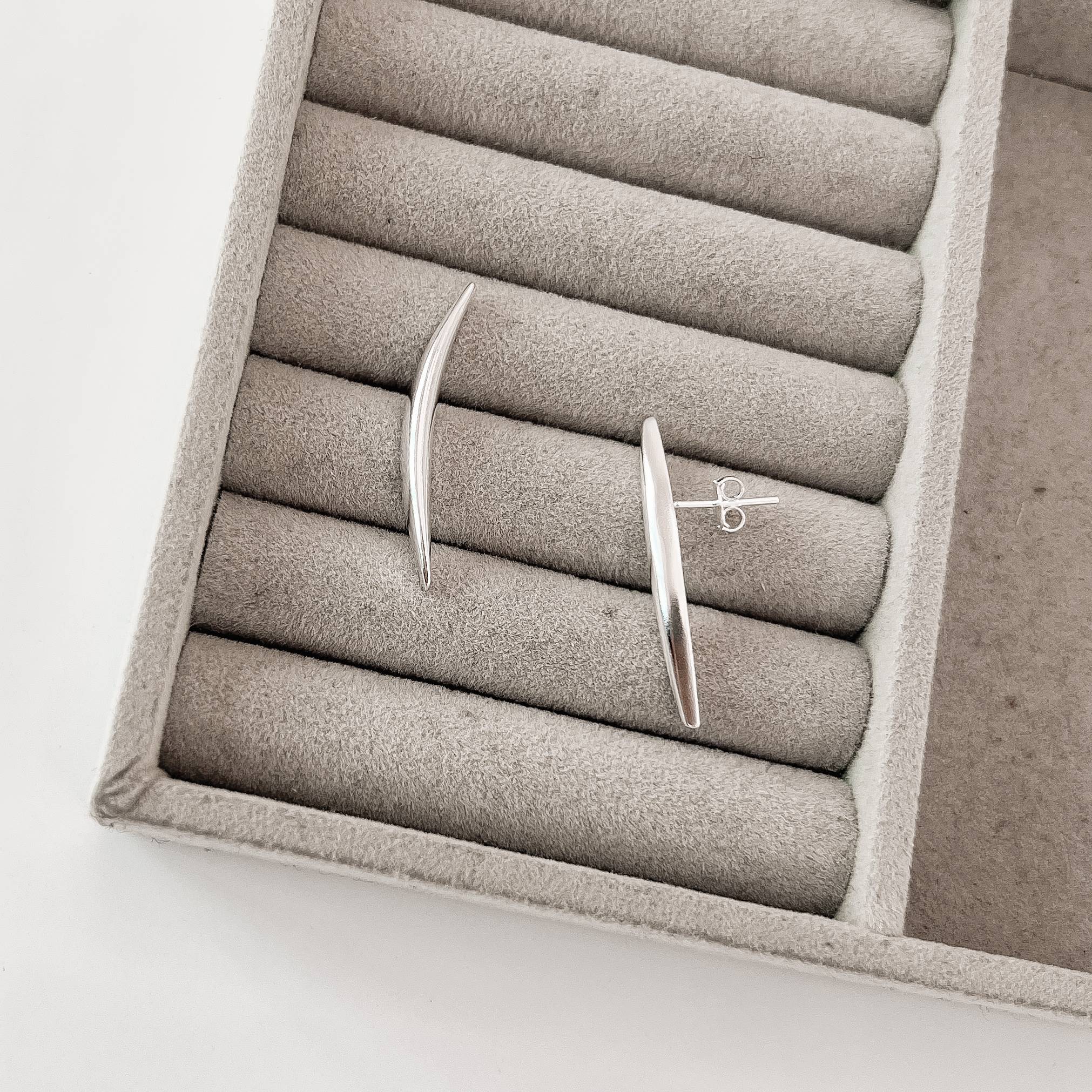 Imagem Secundária Brinco palito curvado 34mm