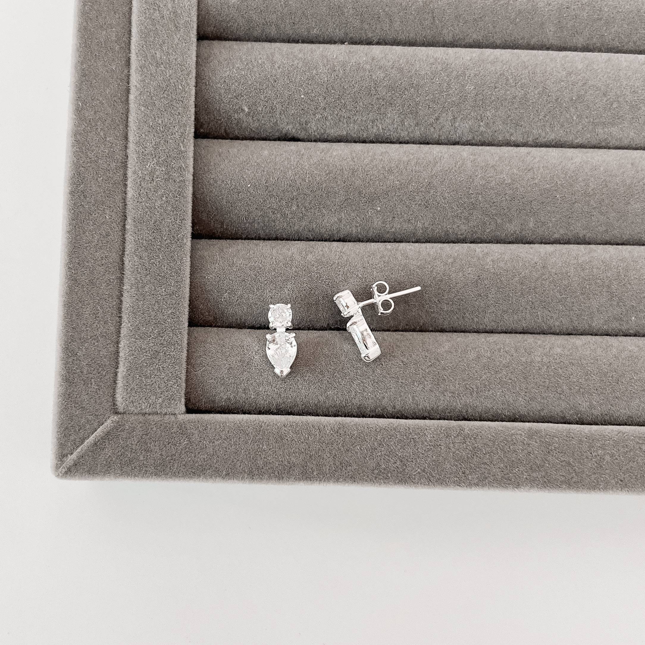 Imagem Secundária Brinco zircônias redonda e gota 13mm