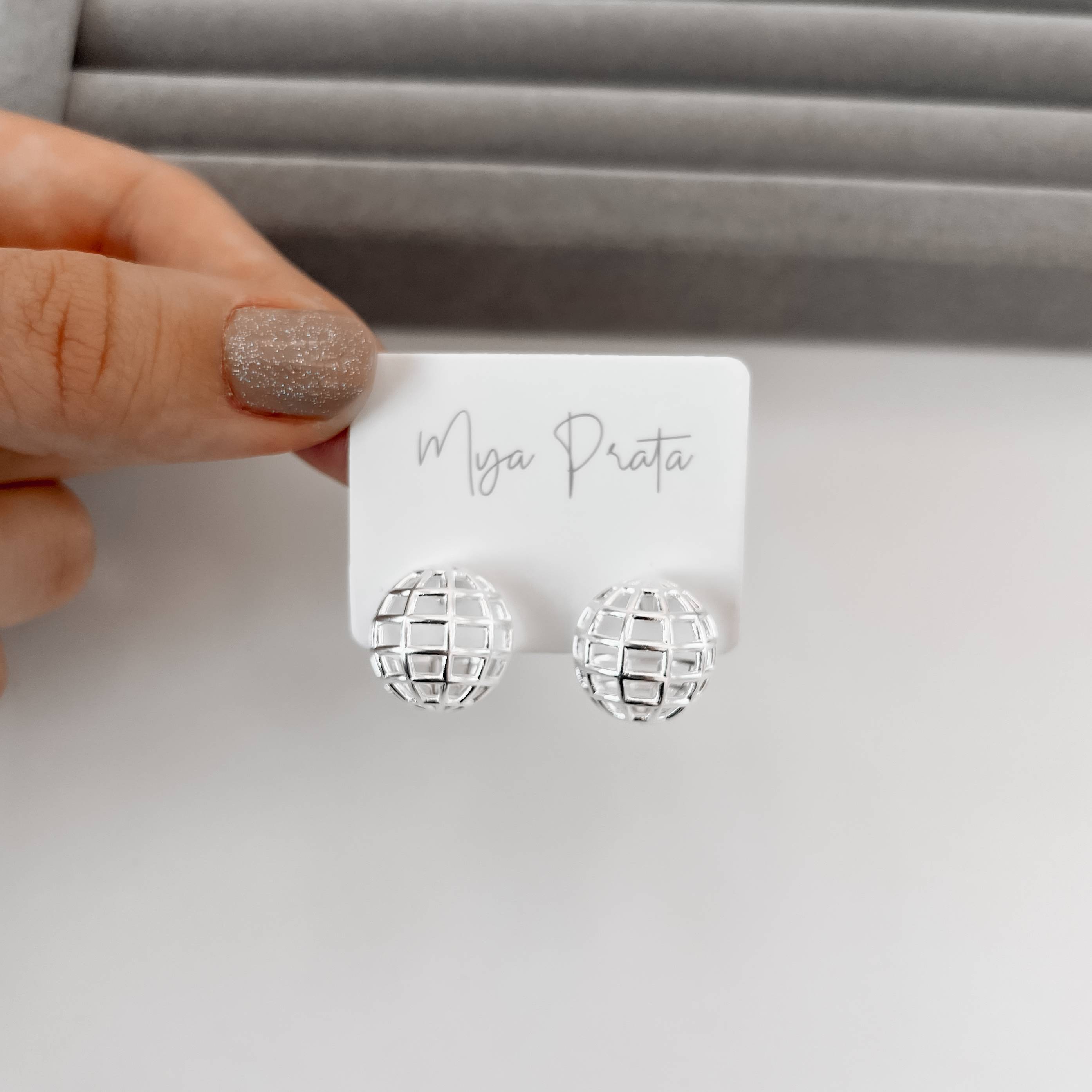 Imagem Brinco bola vazada 15mm