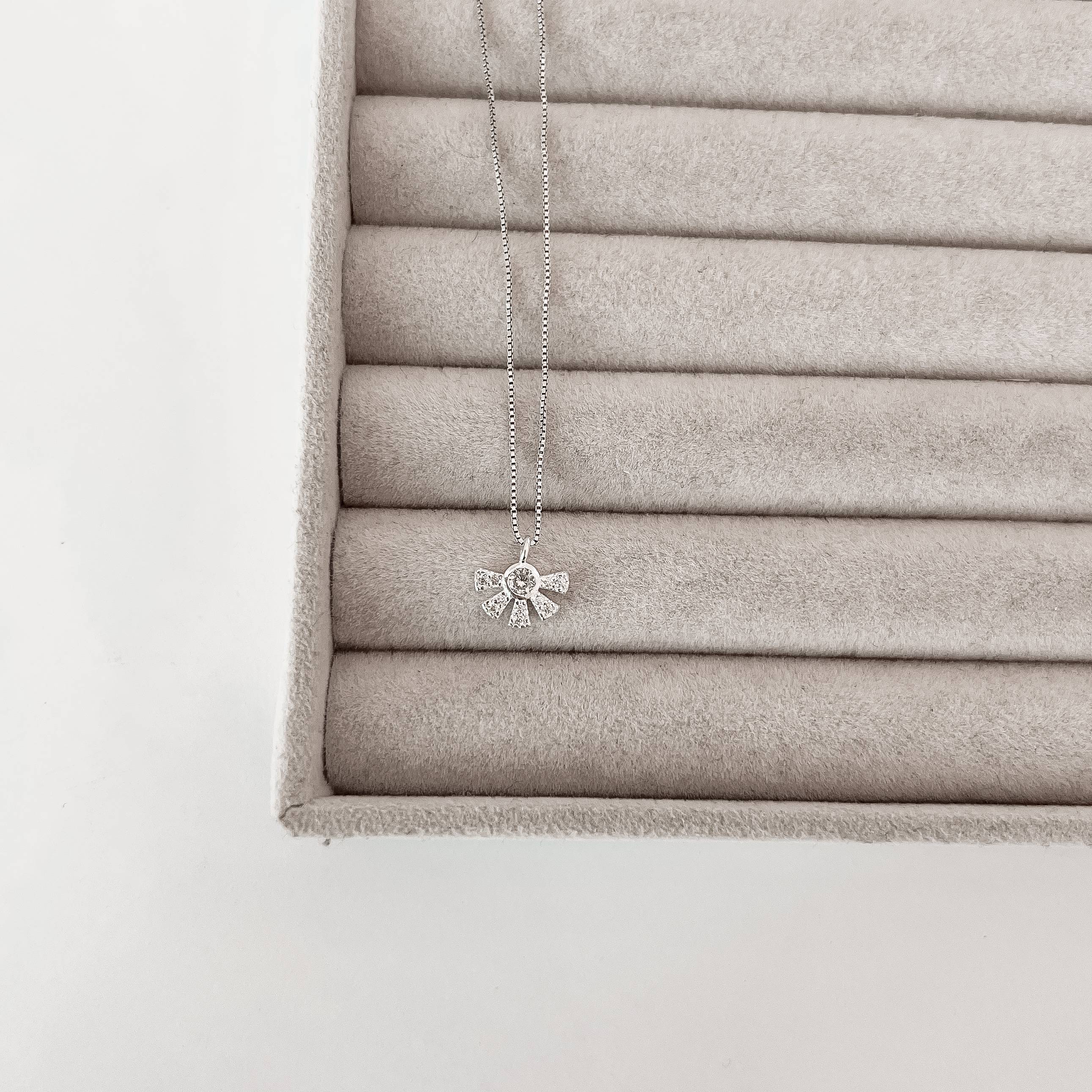 Imagem Colar pingente flor toda cravejada 11mm 45cm