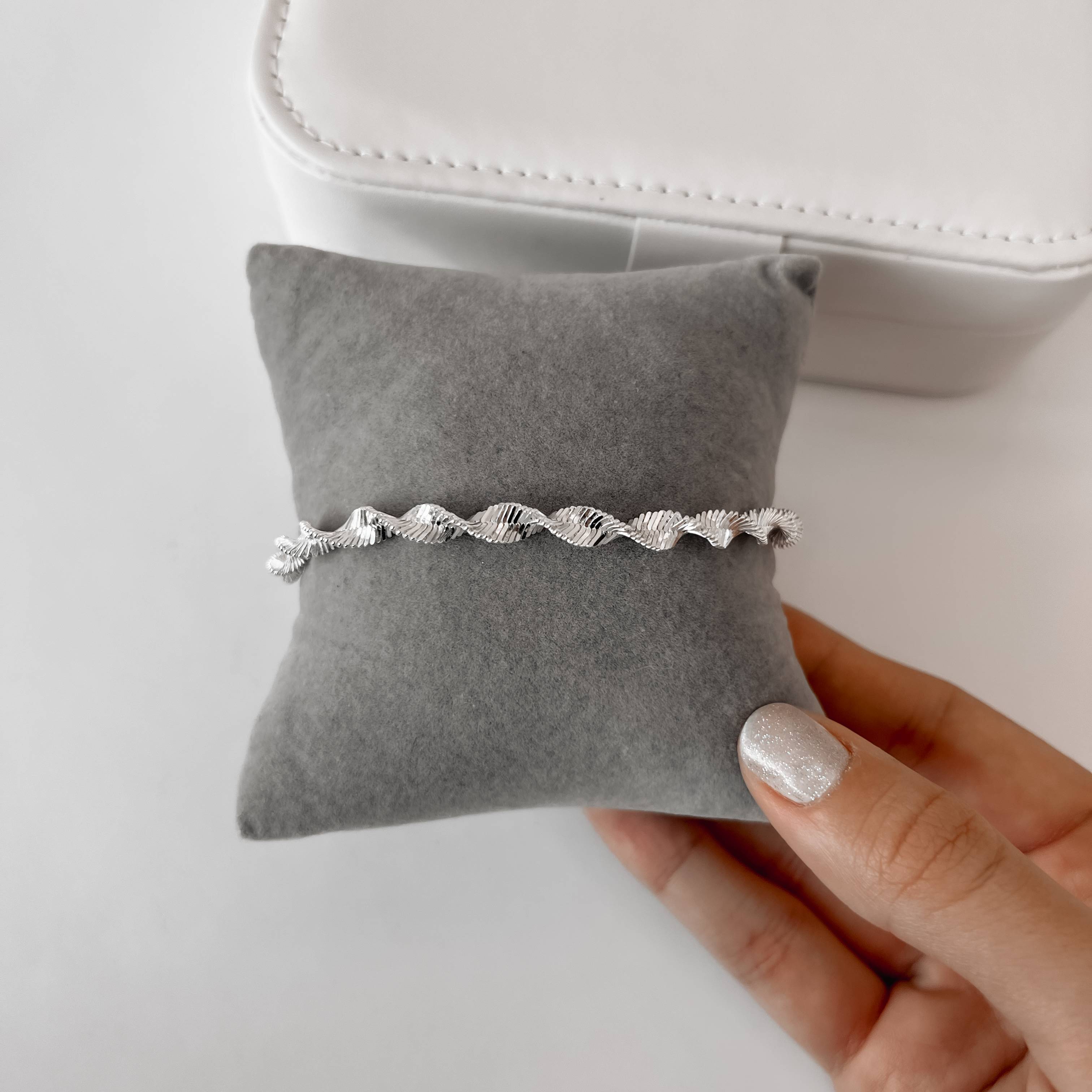 Pulseira corrente laminada torcida 5.5 20cm