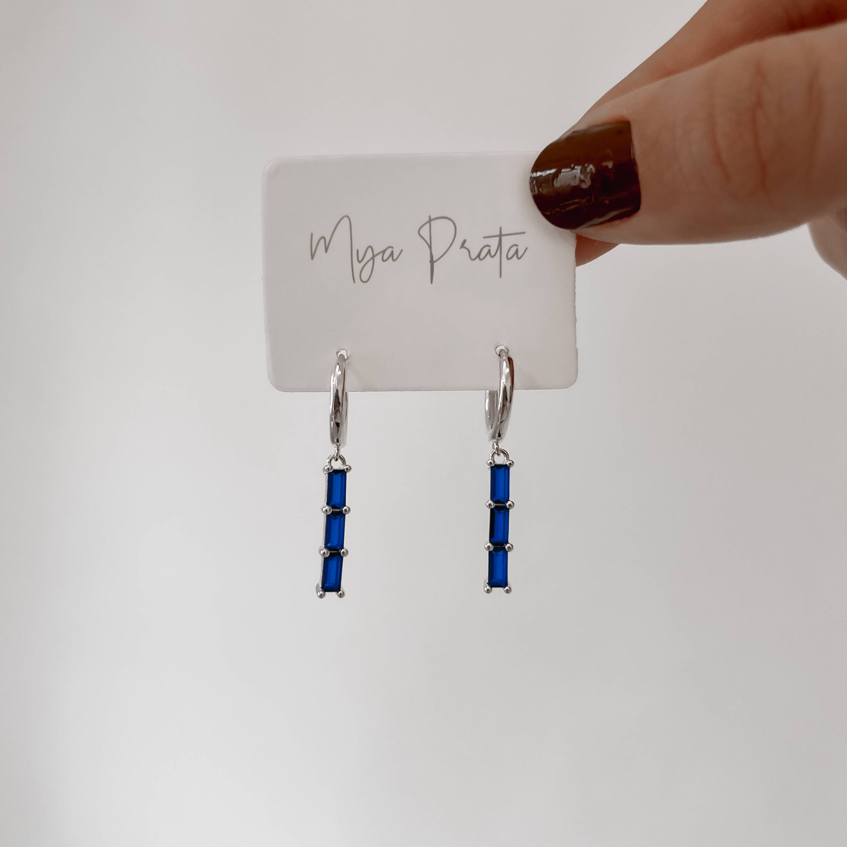 Imagem Secundária Argola click 12mm pingente zircônias retangulares azul bic