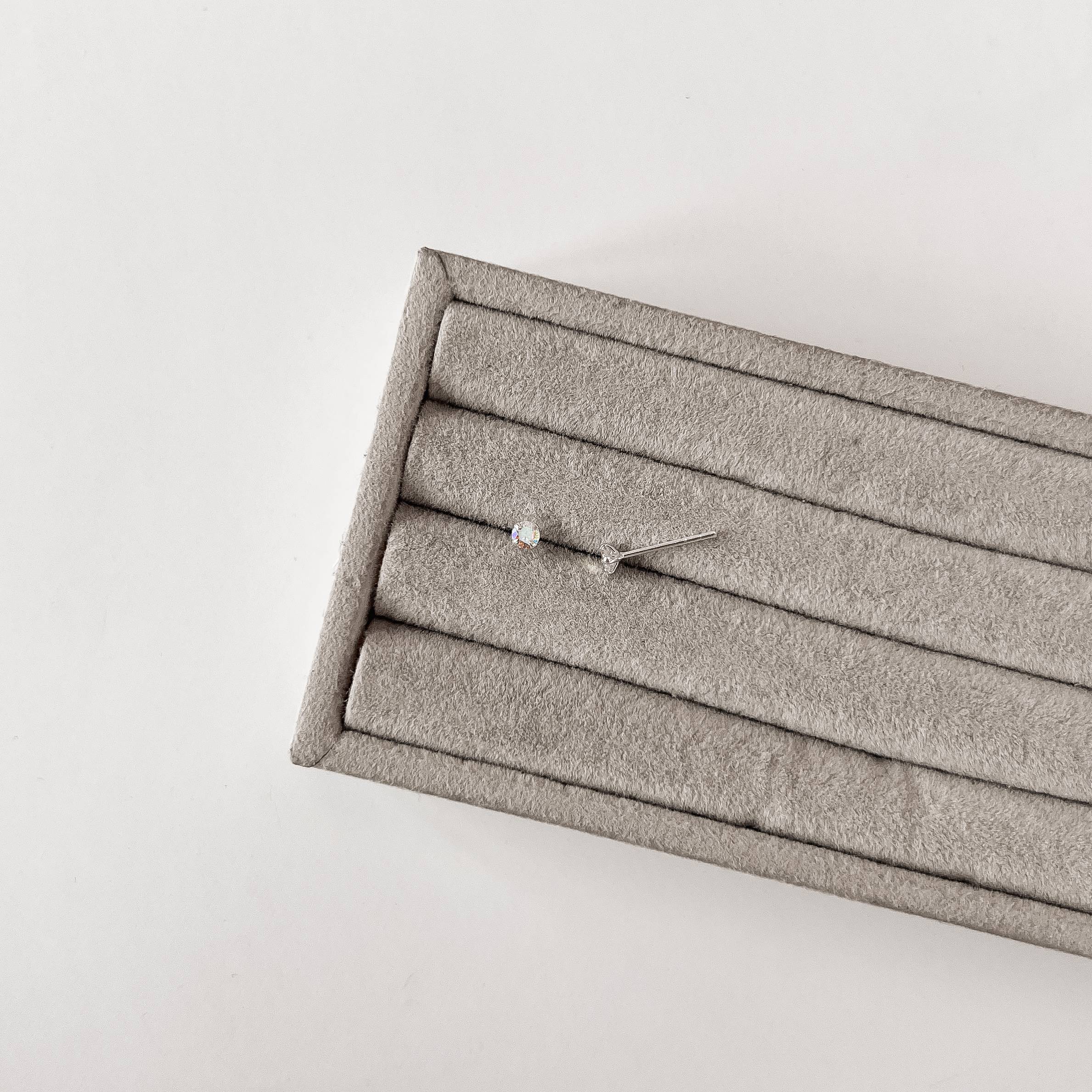 Brinco zircônia redonda furta-cor 3mm