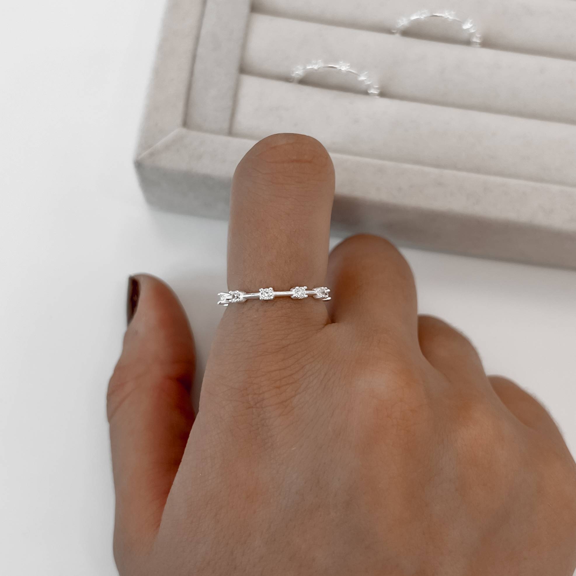 Imagem Anel zircônias redondas 2mm