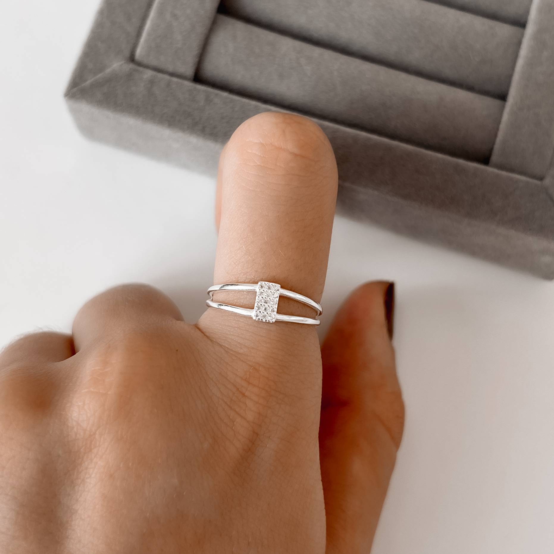 Imagem Anel 2 fios com retângulo cravejado