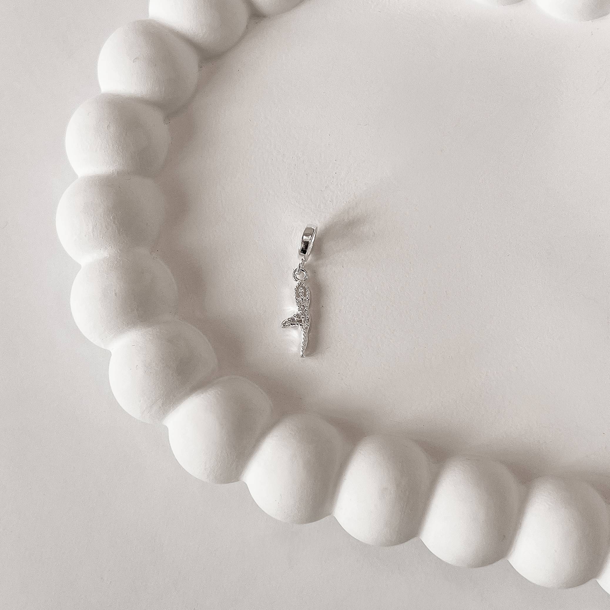 Berloque pingente yoga cravejado 13mm