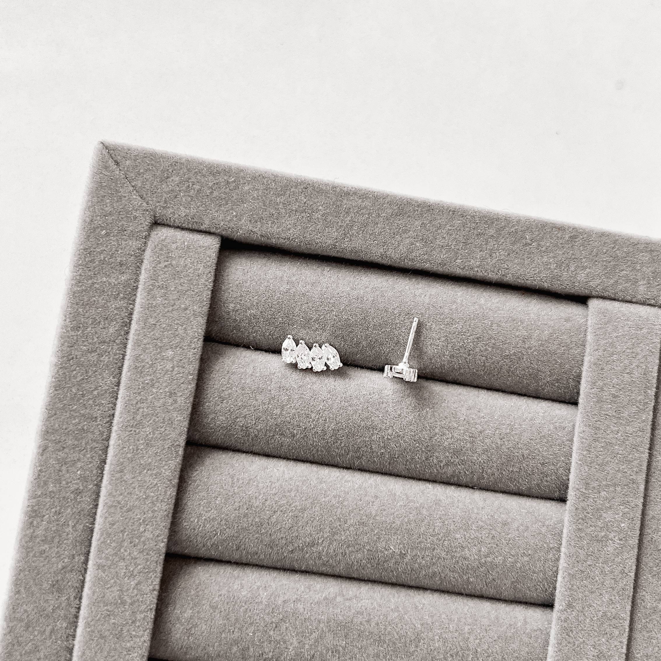 Brinco zircônias navete 11mm