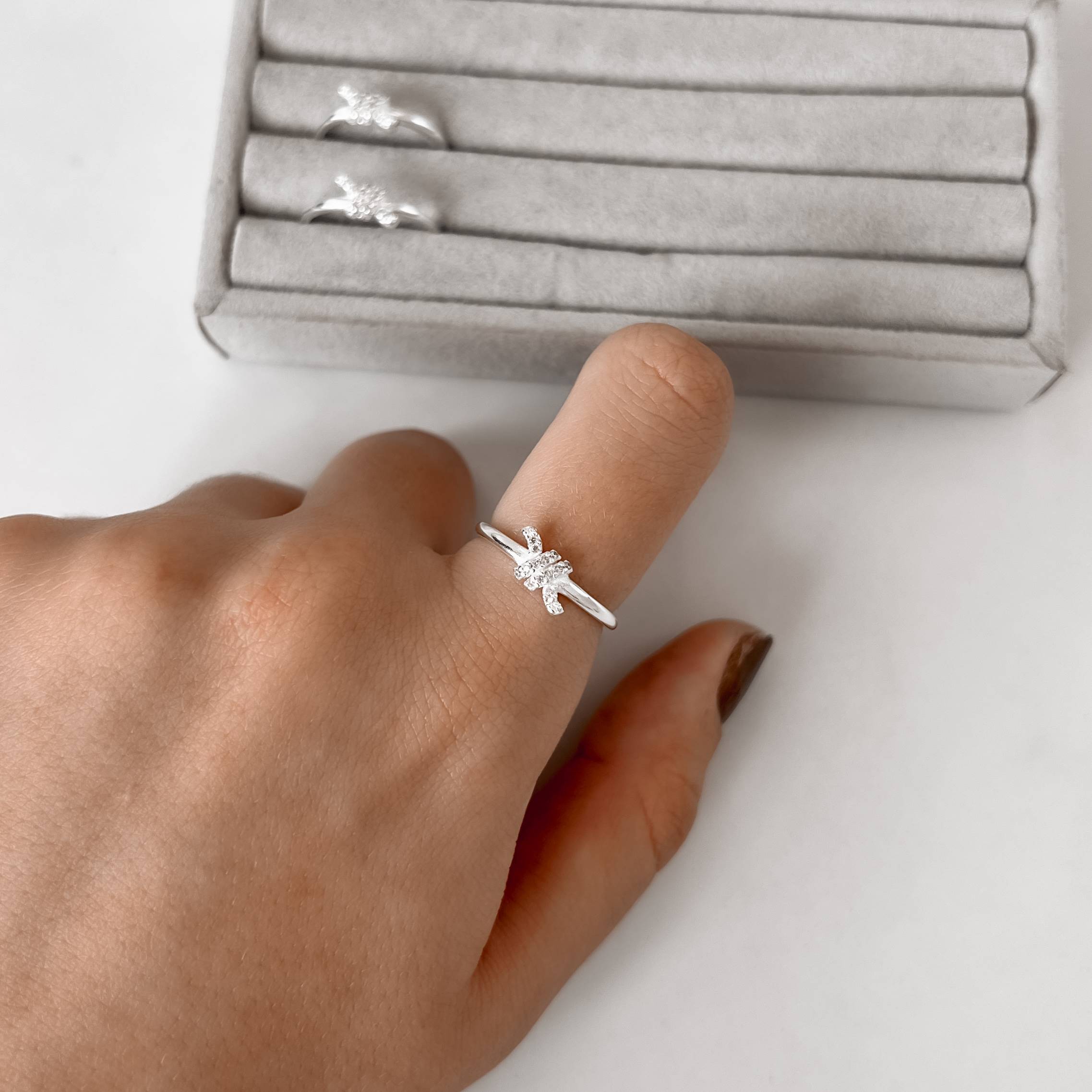 Imagem Secundária Anel nó cravejado