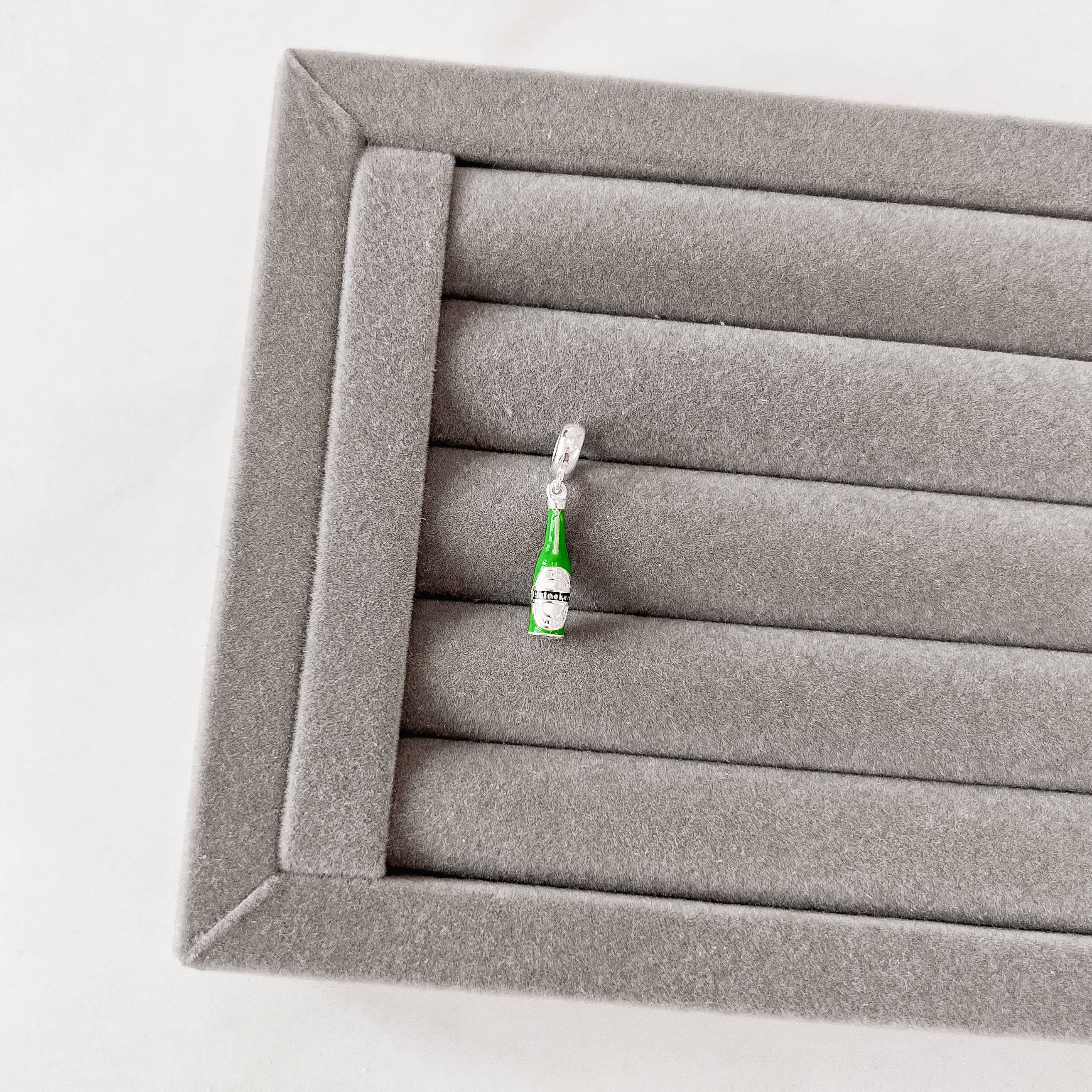 Berloque pingente Heineken resina 17mm