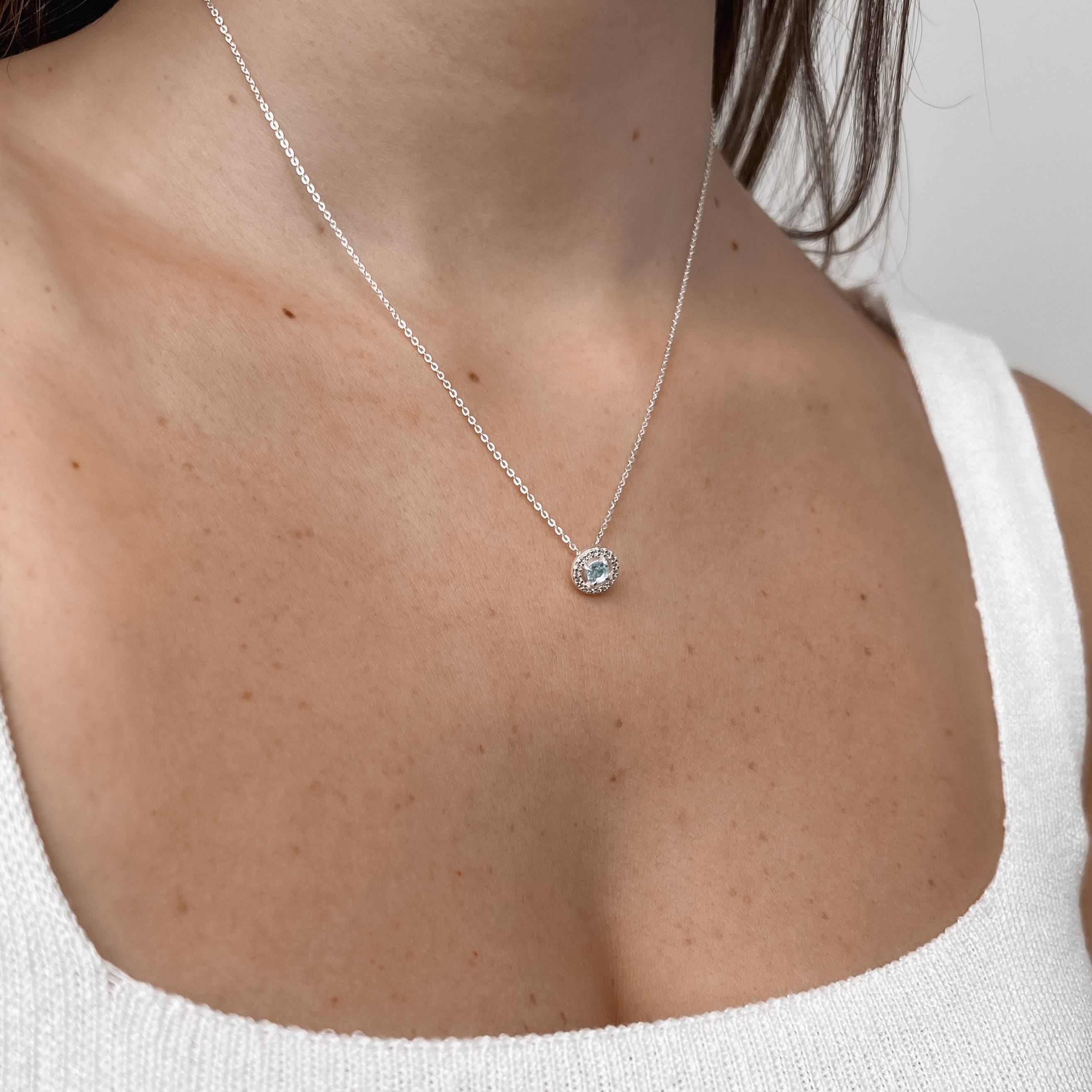 Colar zircônia redonda azul claro com cravejado 9mm corrente cadeadinho 45cm