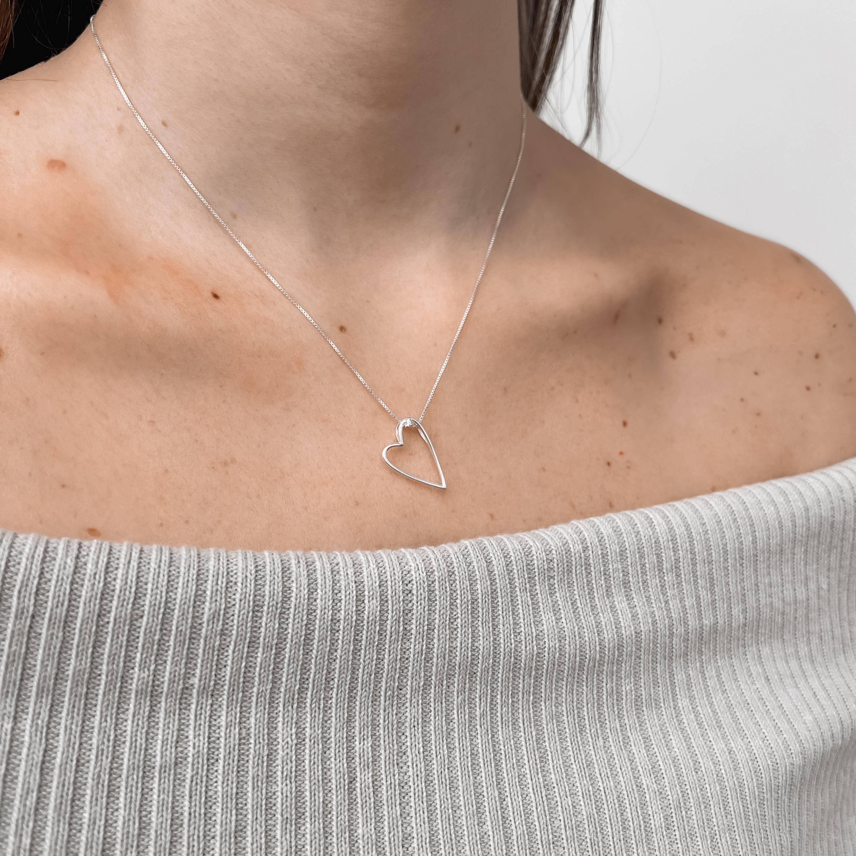 Imagem Colar coração alongado de lado vazado detalhe zircônia 21mm 45cm