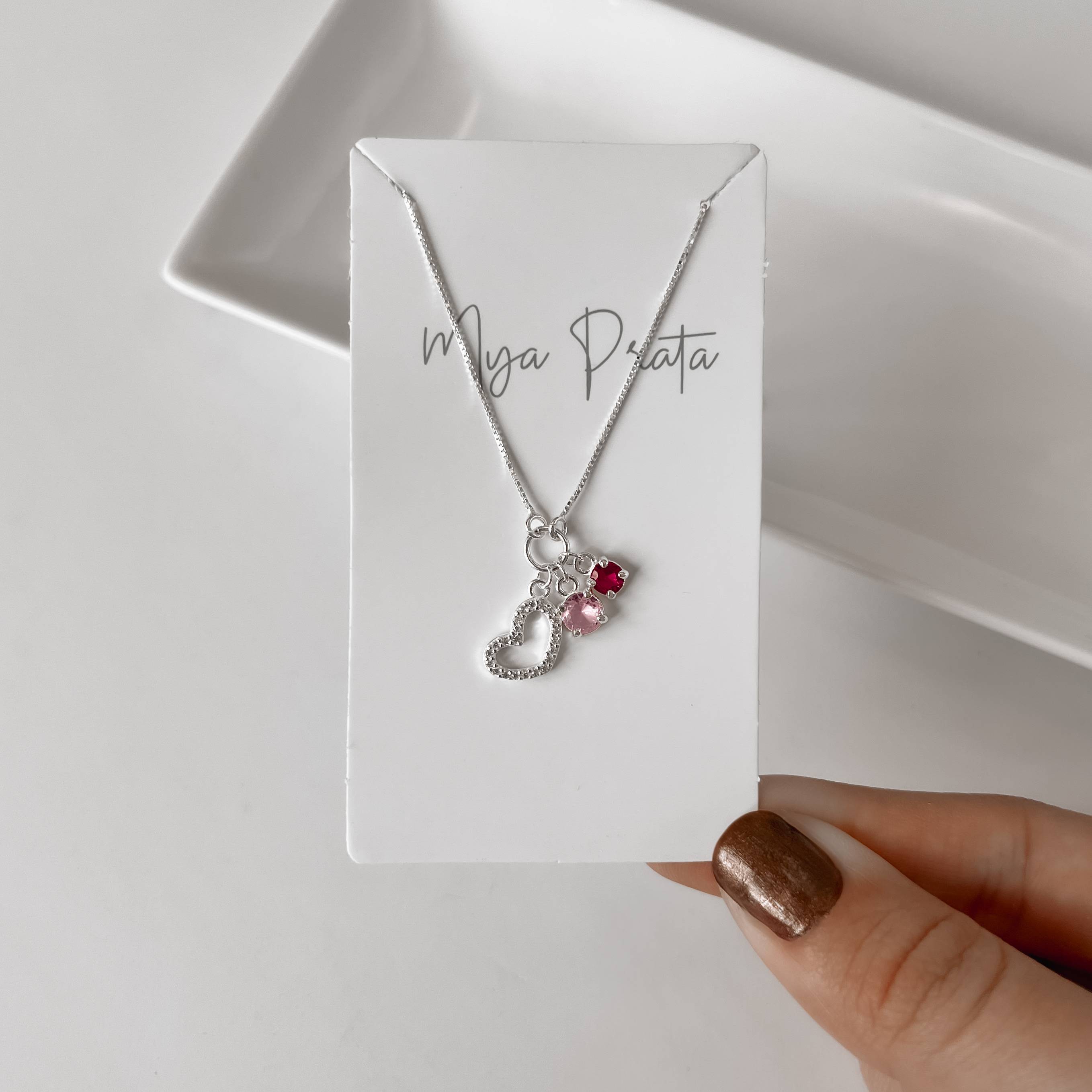 Colar entremeio círculo pingentes coração de lado vazado cravejado, zircônias rosa e cereja v12 45cm