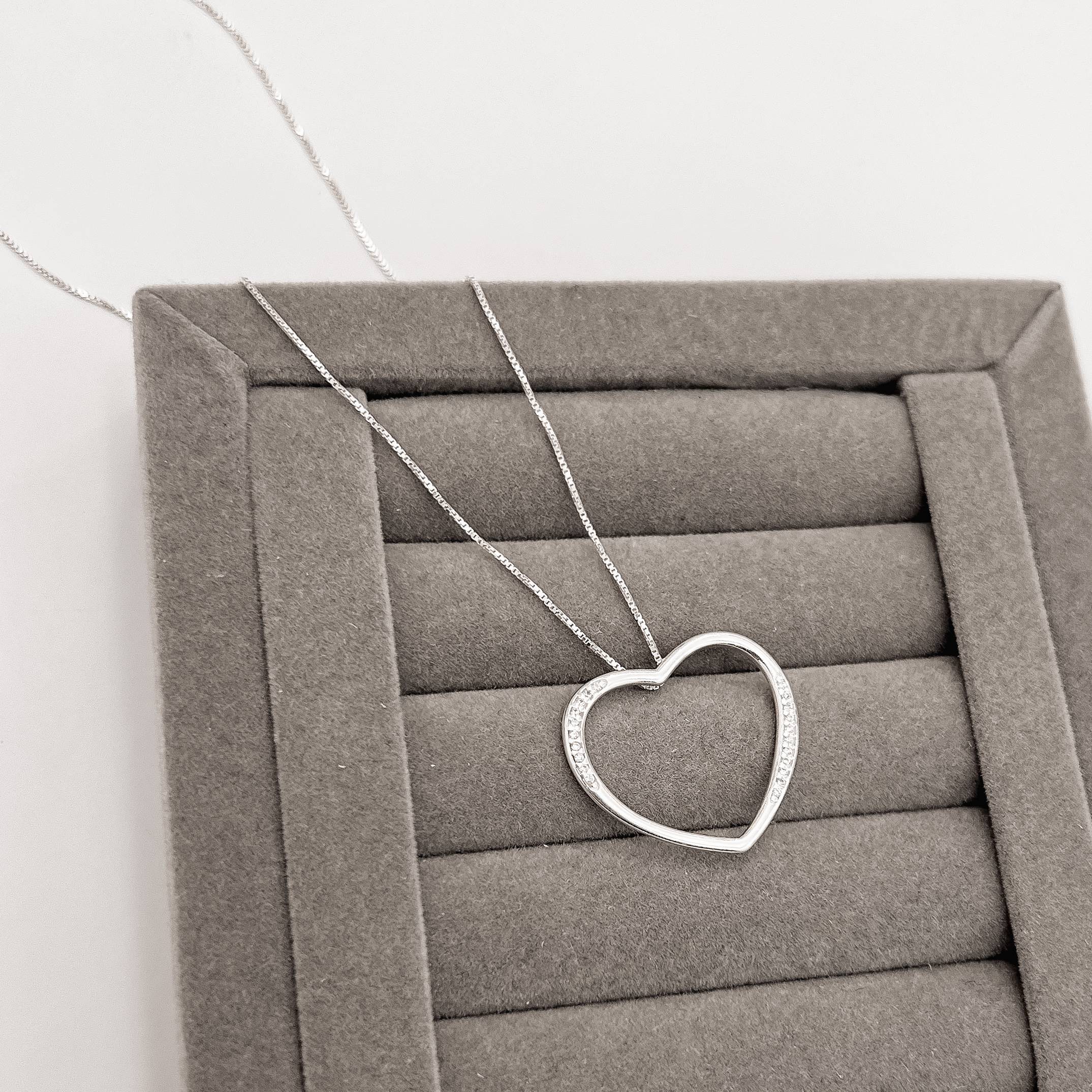 Imagem Colar coração passante detalhes zircônias 26mm 45cm