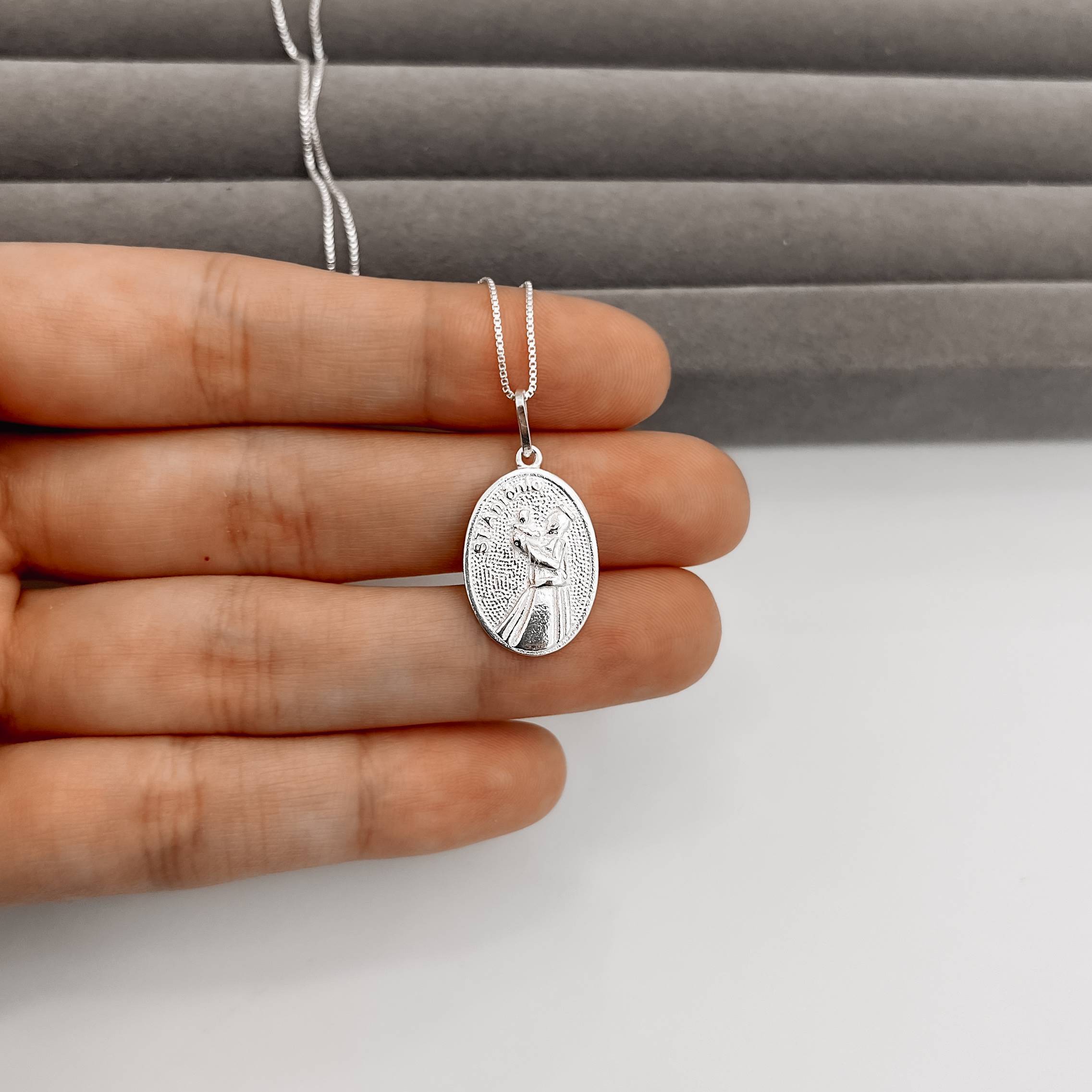 Colar pingente medalha St Antônio 20mm 45cm