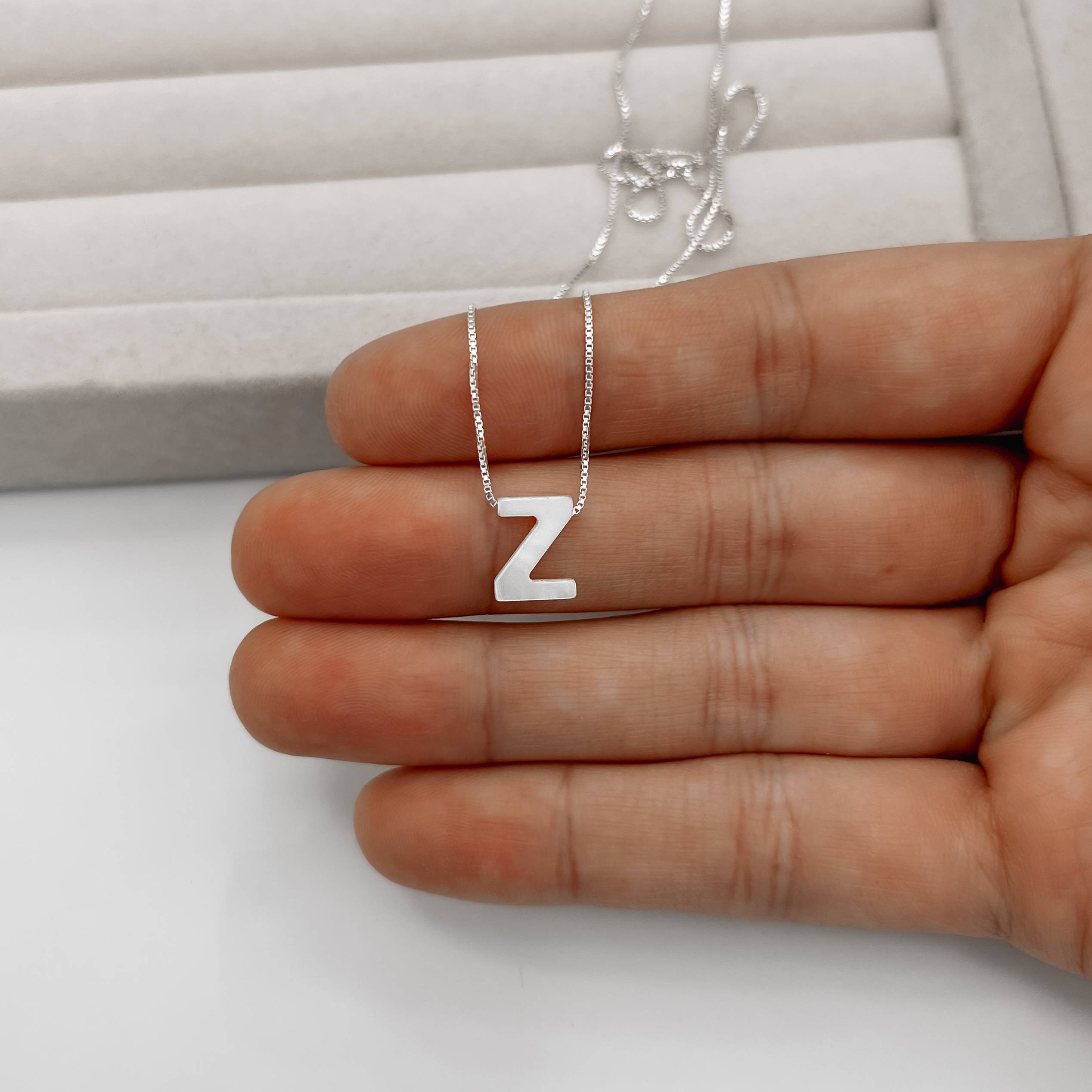 Colar madrepérola letra Z 45cm