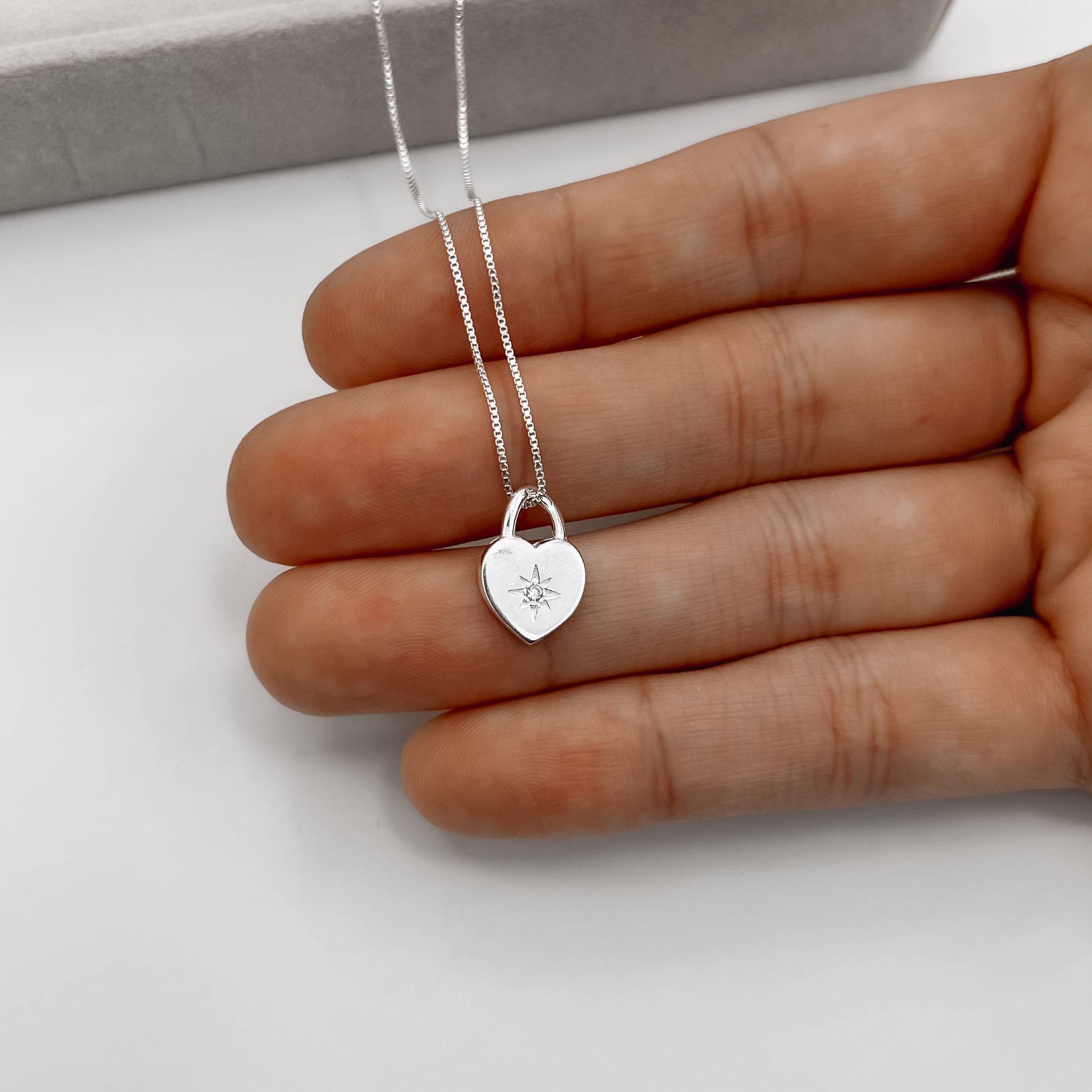 Imagem Secundária Colar cadeado coração detalhe zircônia 14mm 45cm