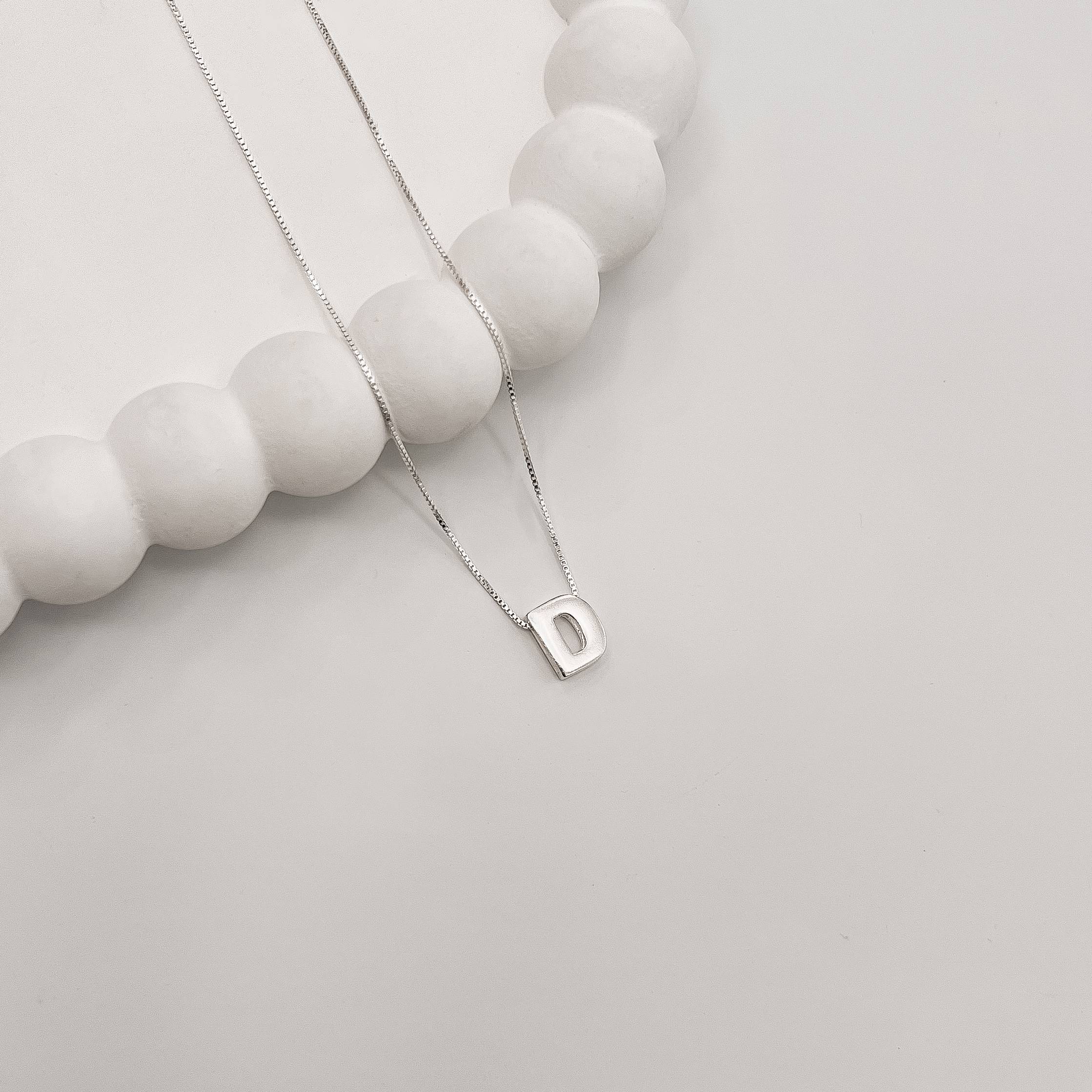 Colar letra D 9mm 45cm