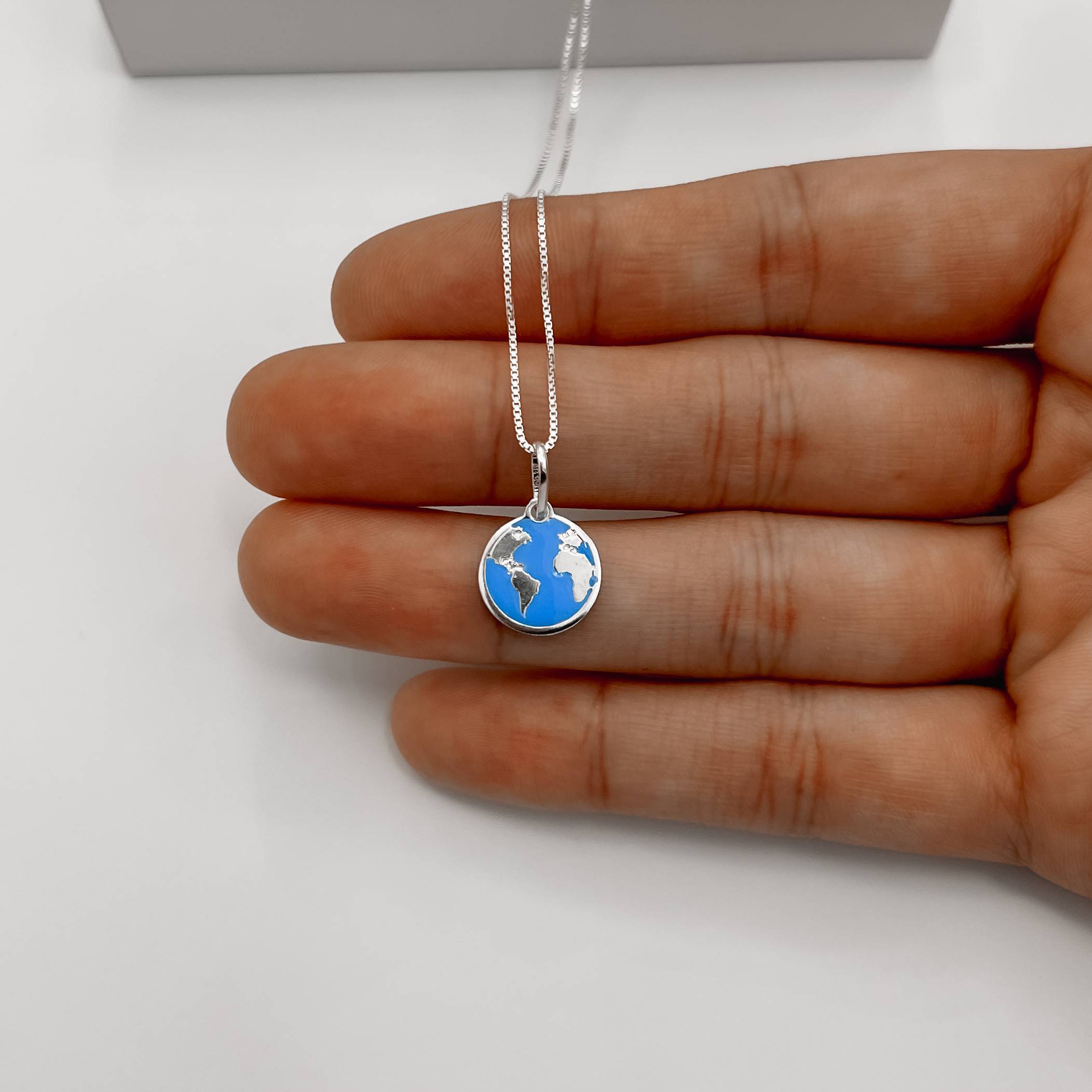 Imagem Colar pingente planeta Terra resina 12mm 40cm