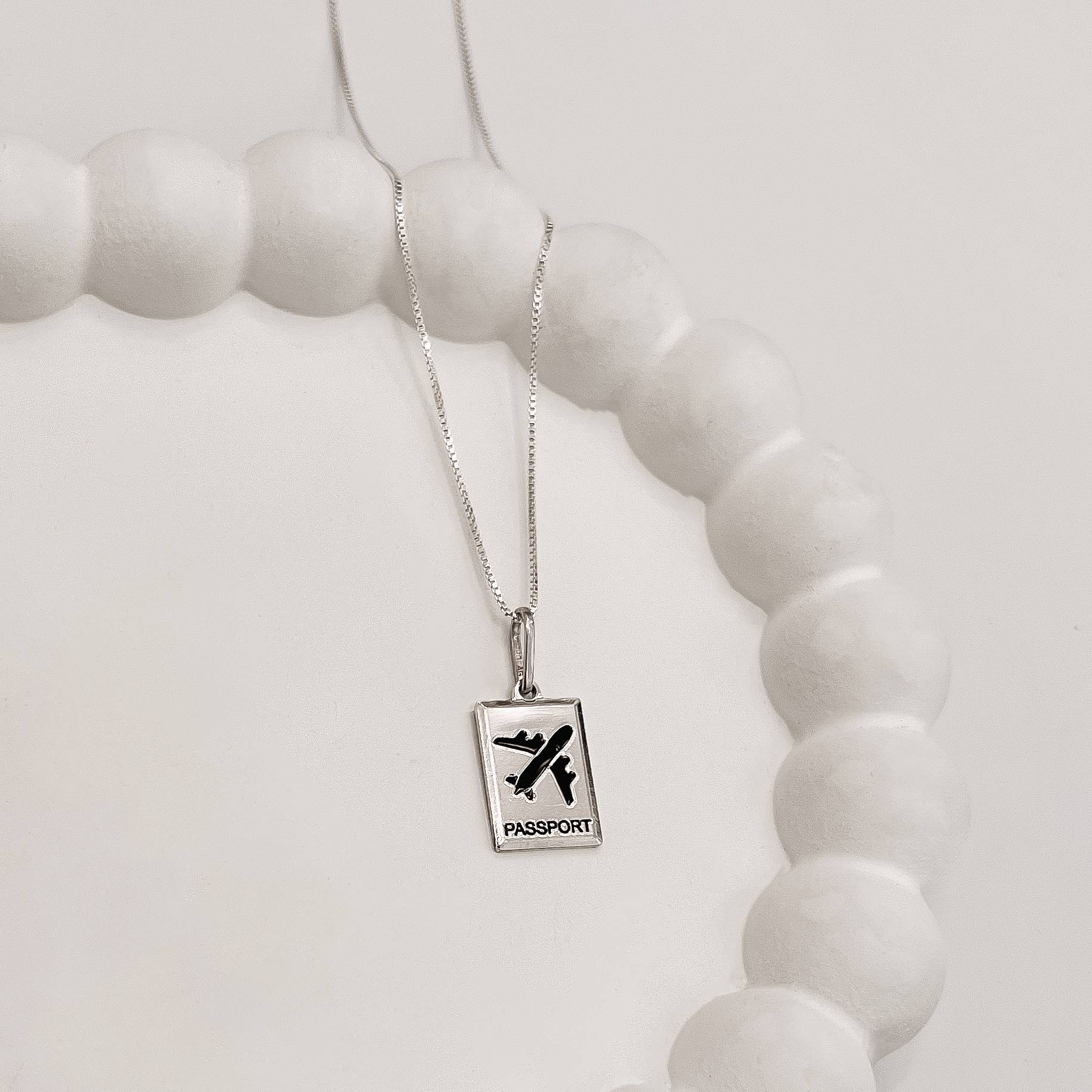 Imagem Colar pingente passaporte 45cm