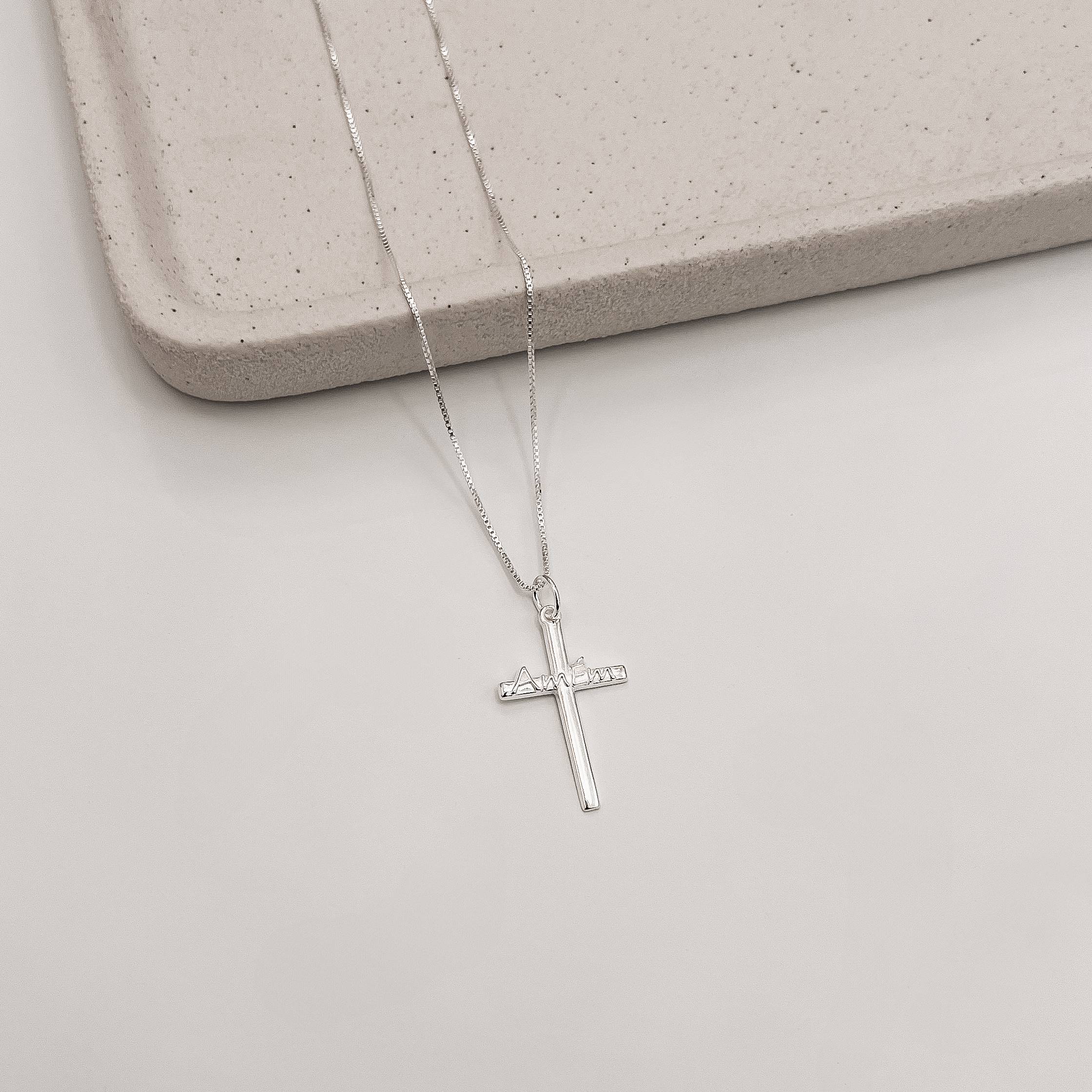 Colar pingente cruz escrito Amém 26mm 45cm