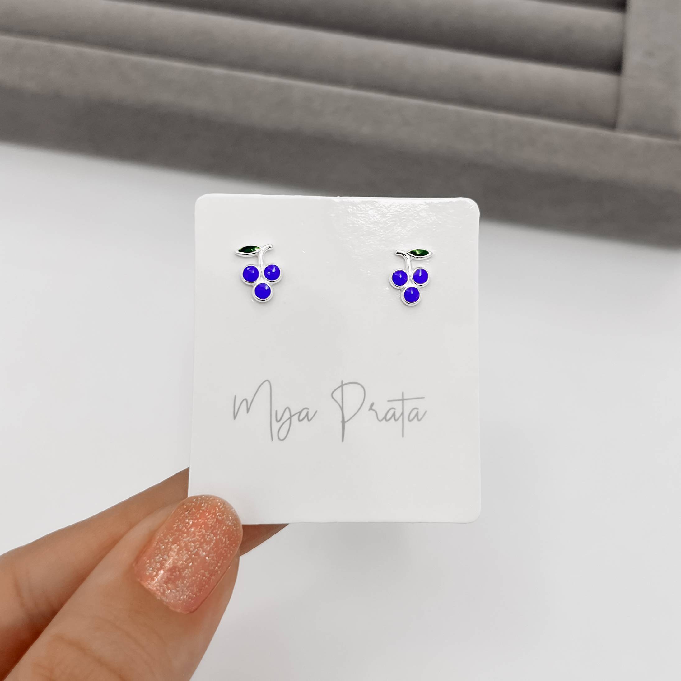 Imagem Secundária Brinco infantil cacho de uva resina 8mm tarraxa baby