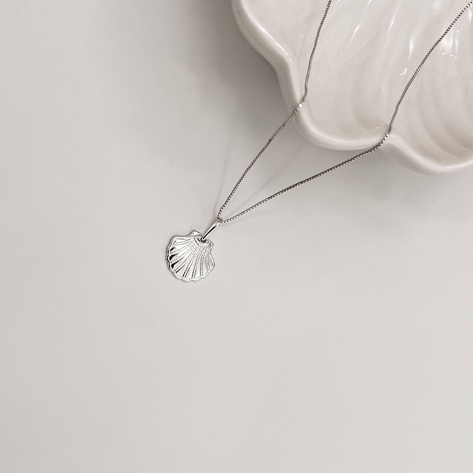 Colar pingente concha 13mm 45cm