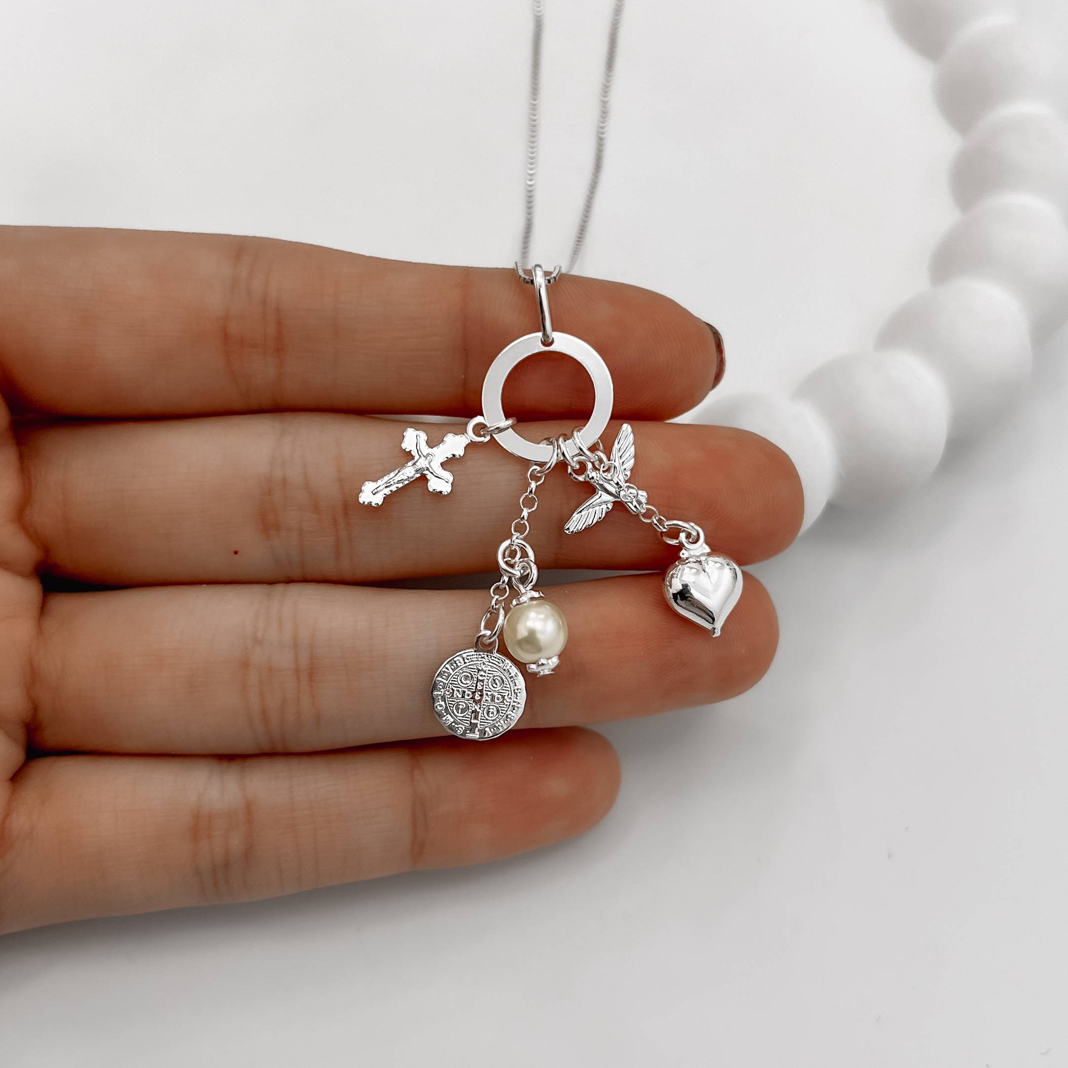 Imagem Secundária Colar pingente círculo vazado com patuá religioso 45cm