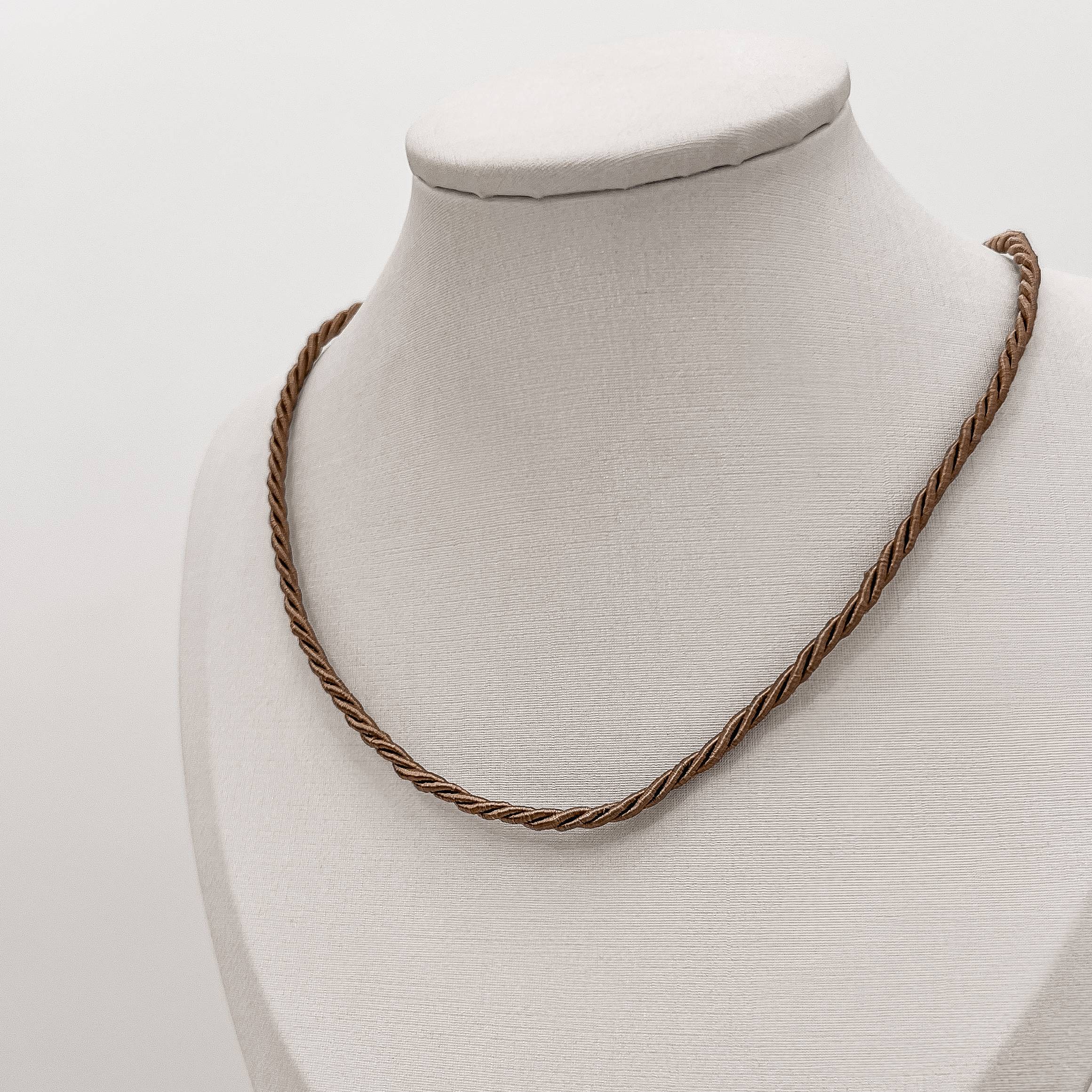 Imagem Choker cordão trançado bege 2mm 40+5cm