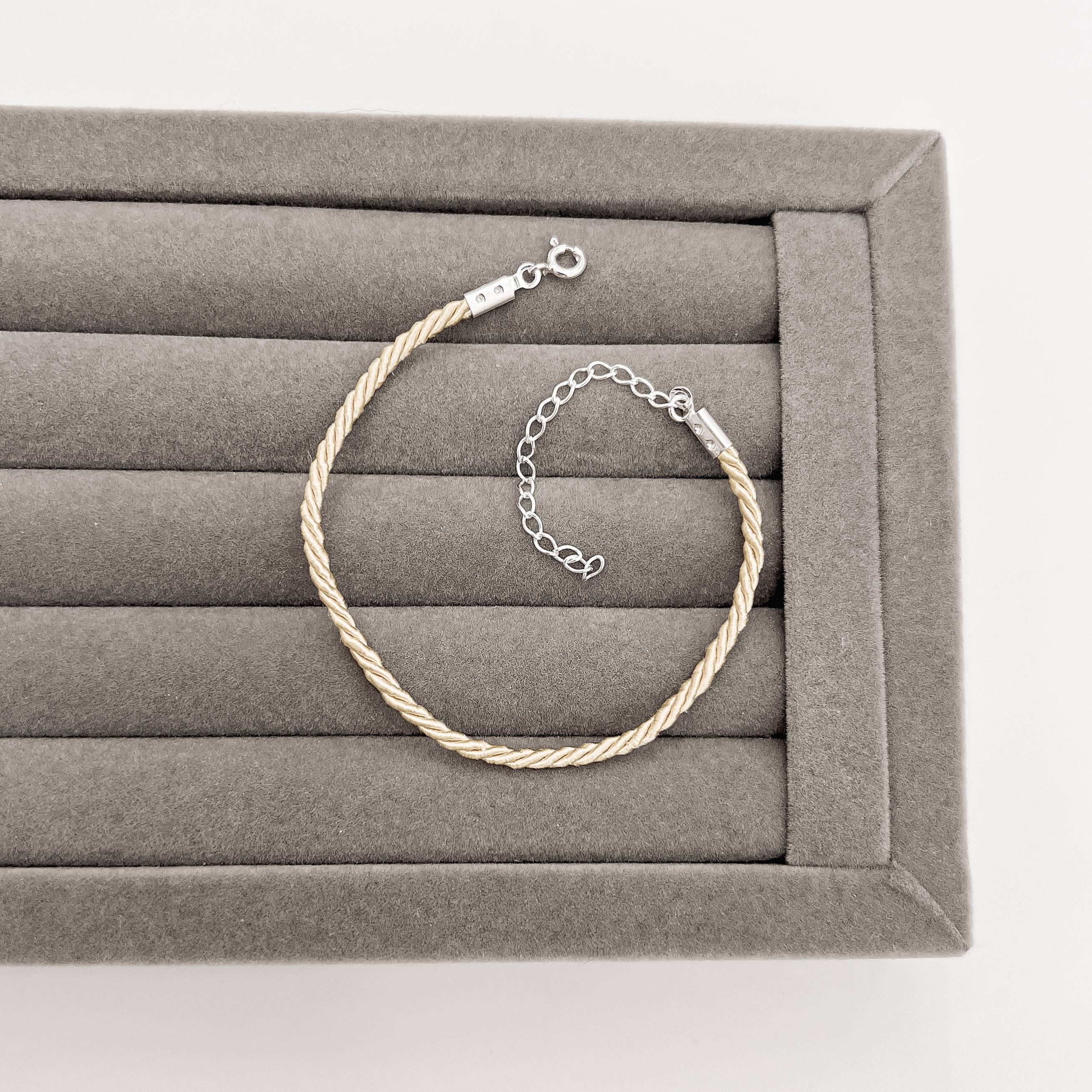 Imagem Secundária Pulseira cordão trançado marfim 2mm 16cm com alongadora