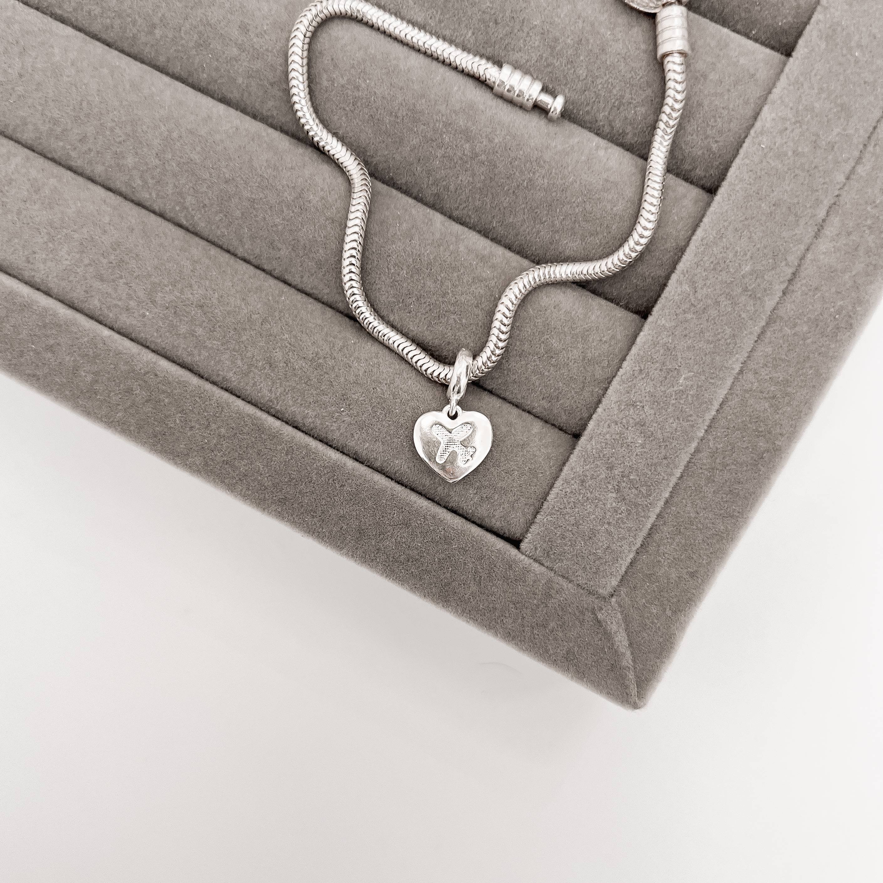 Berloque pingente coração com avião 10mm