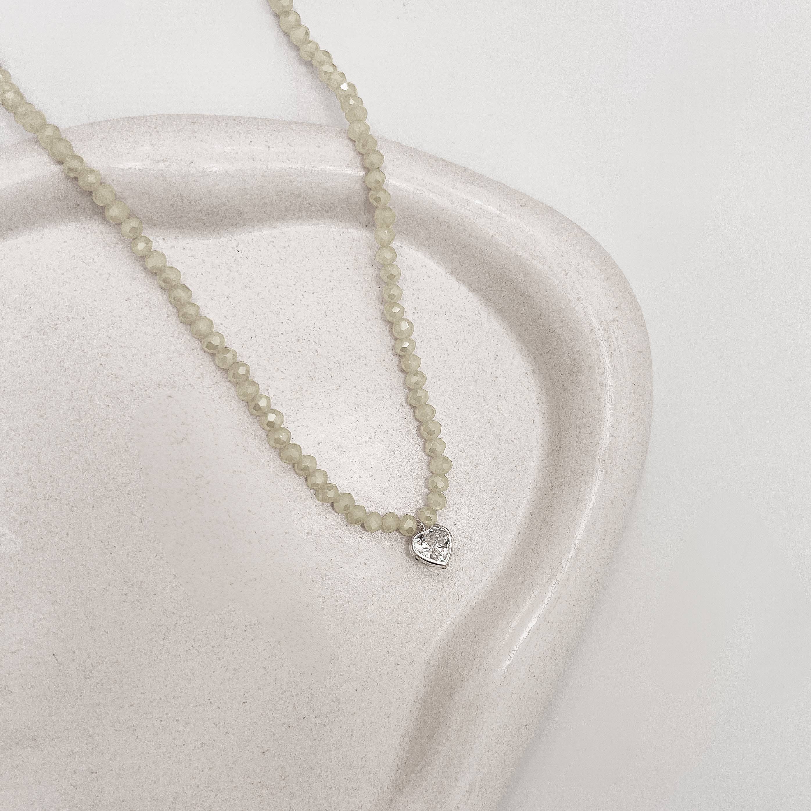 Imagem Choker cristal bege irisado 4mm pingente zircônia coração cristal 8mm 40+5cm