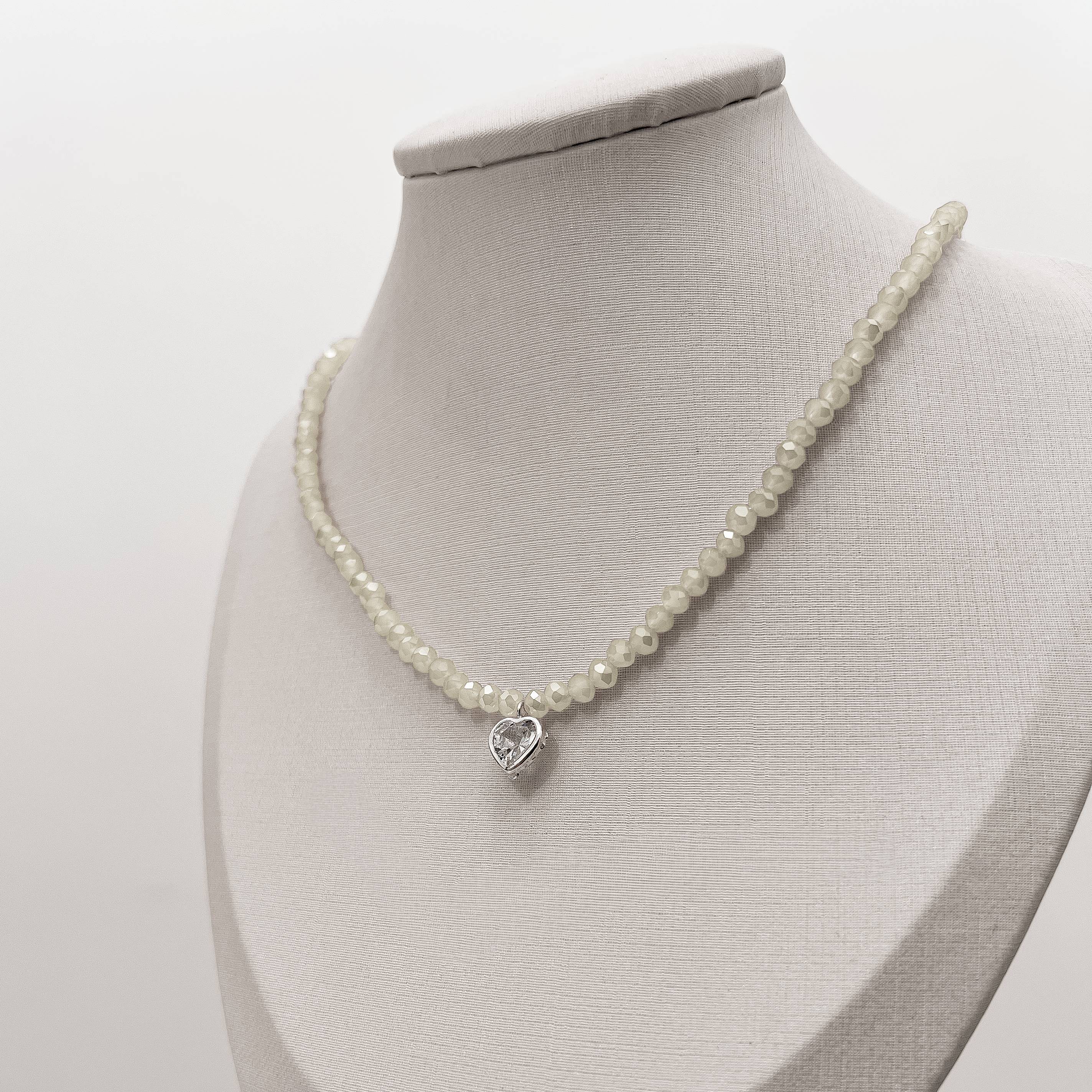 Imagem Secundária Choker cristal bege irisado 4mm pingente zircônia coração cristal 8mm 40+5cm