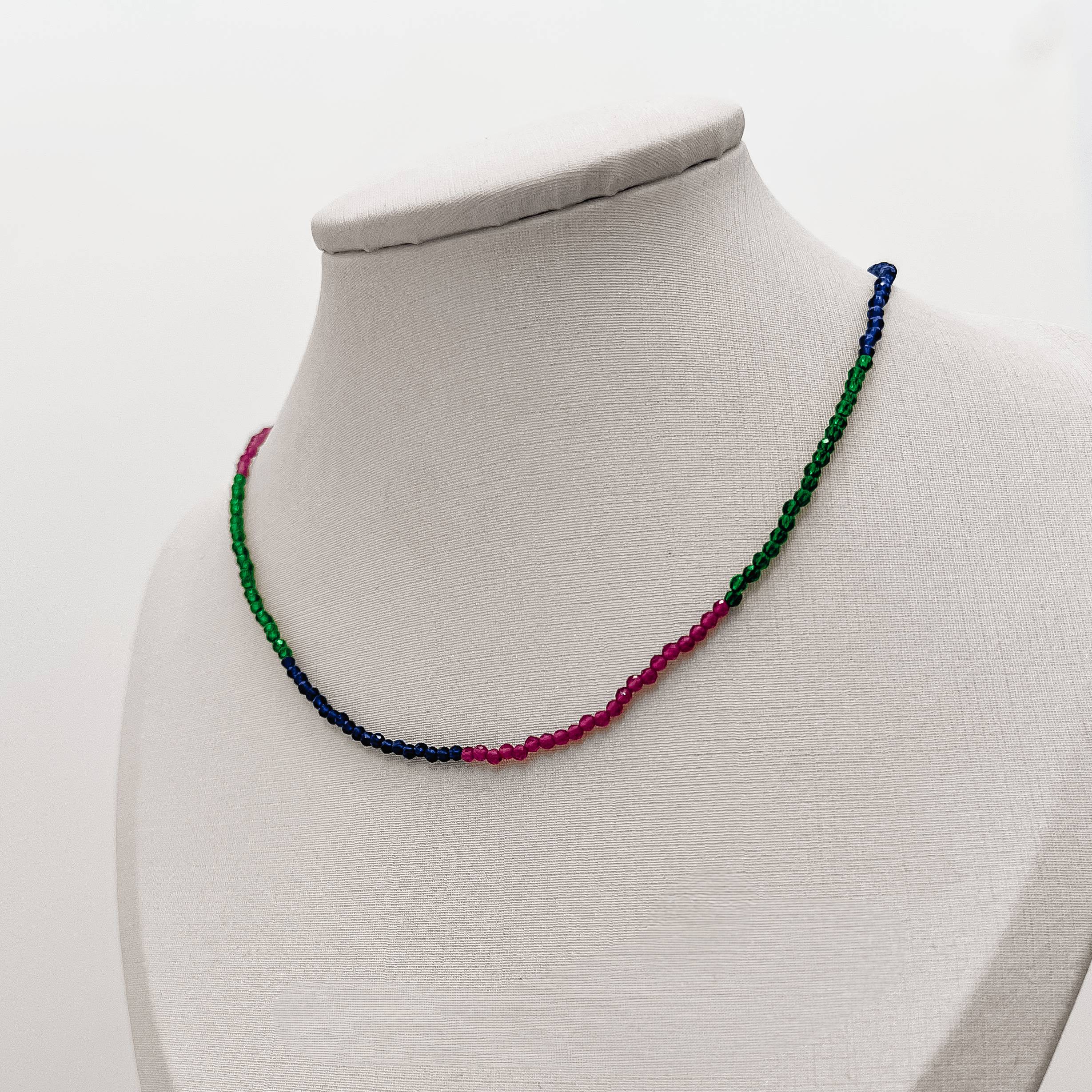 Choker cristal colorido 2mm com alongadora