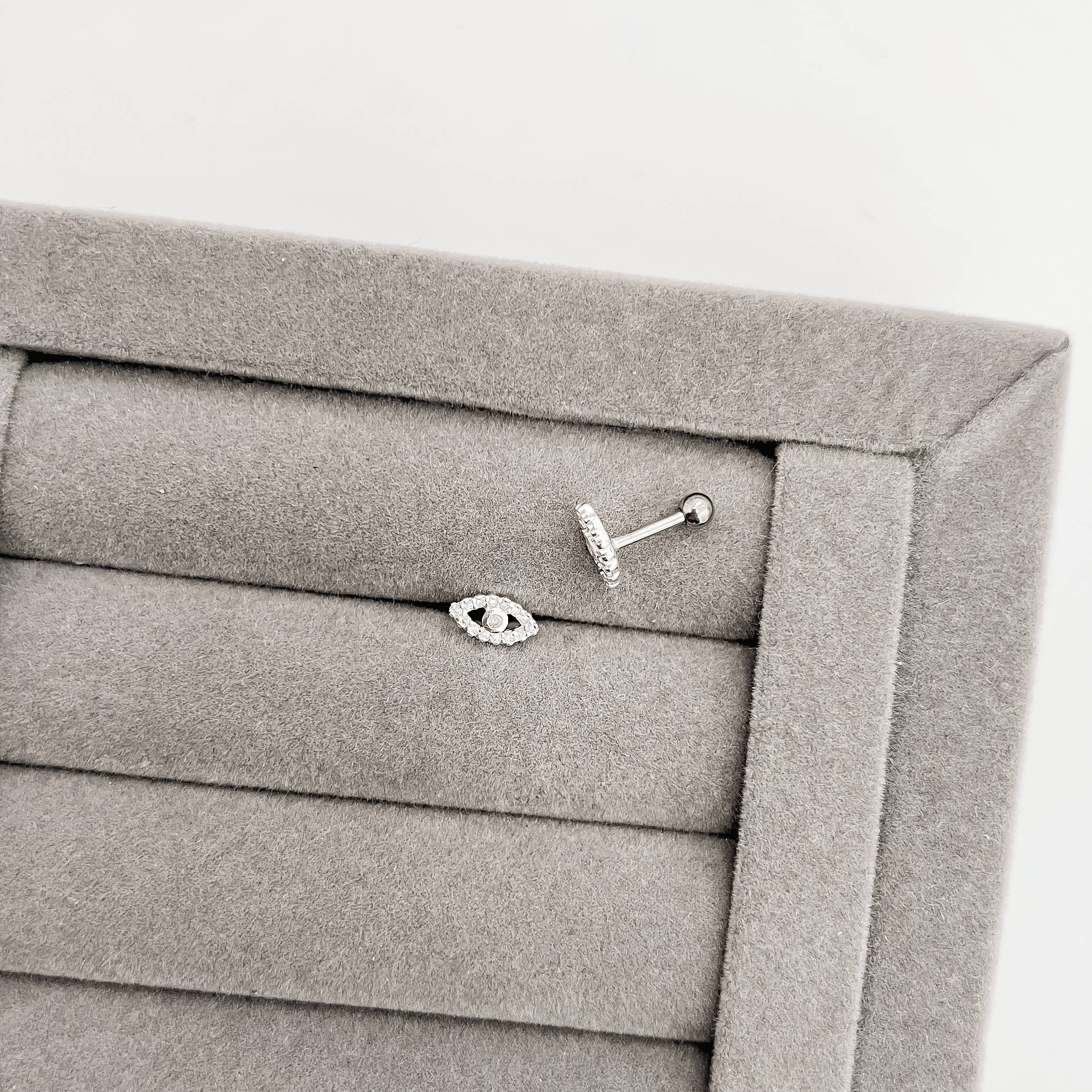 Piercing haste olho cravejado 7mm