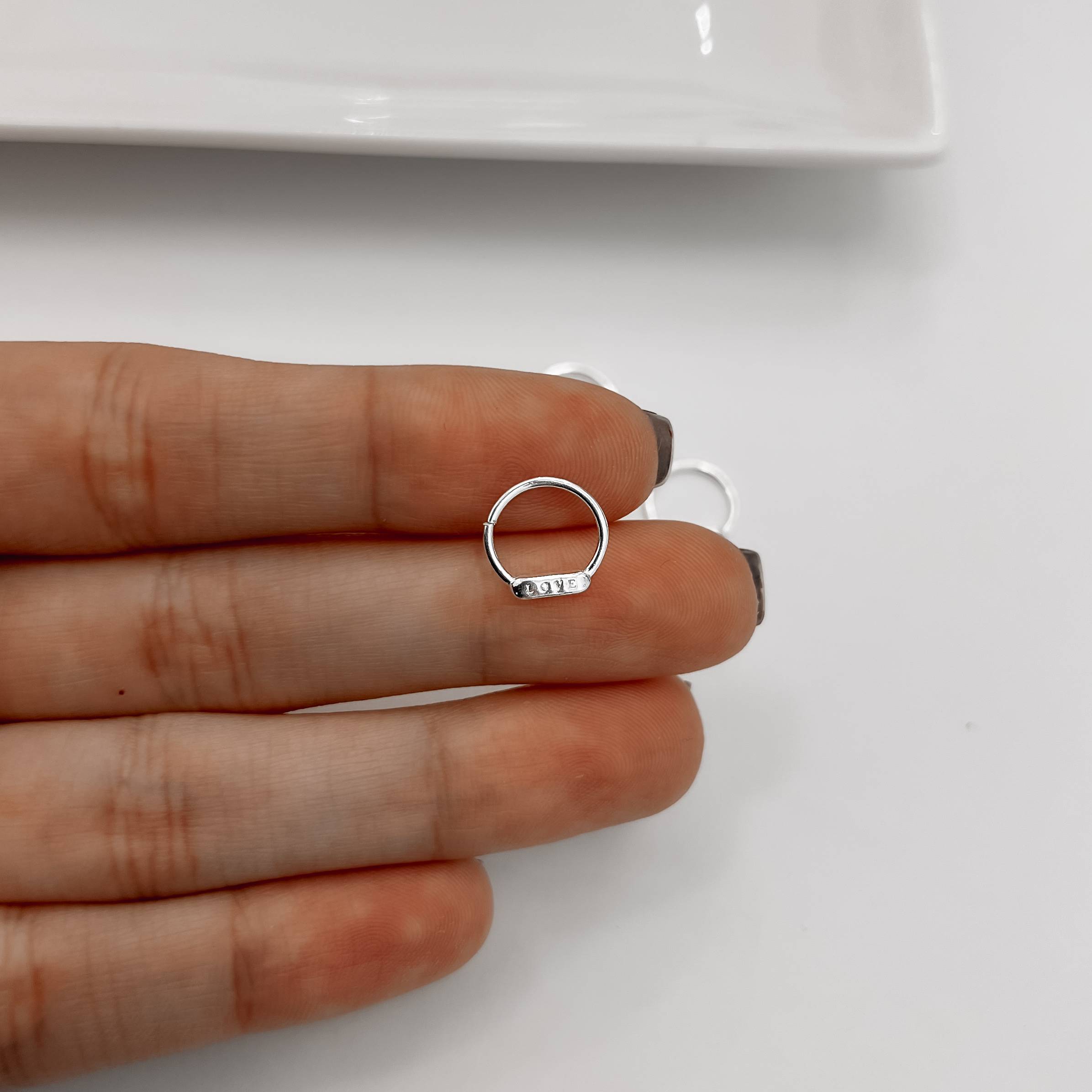 Piercing argola placa love 11mm