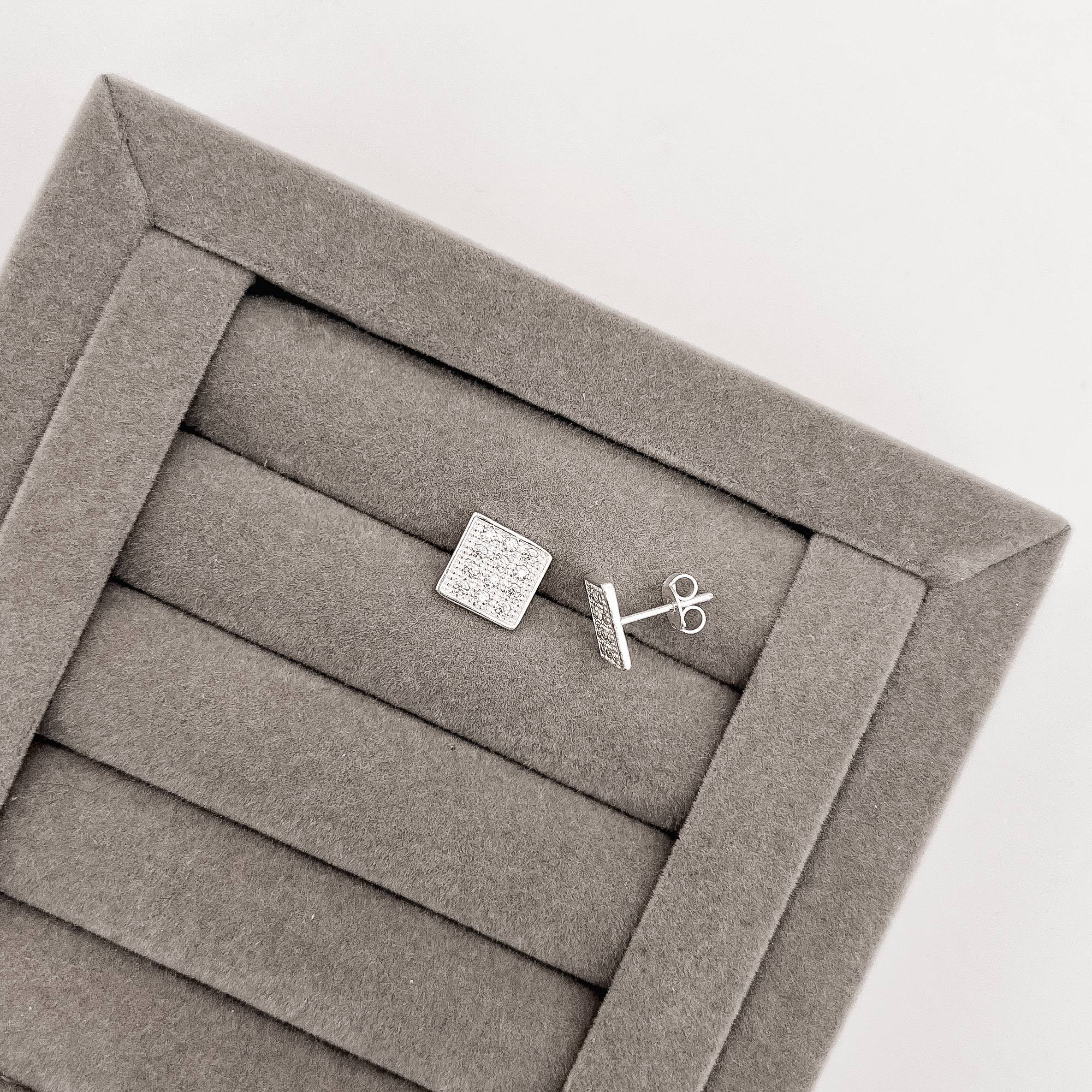 Imagem Brinco quadrado cravejado 9mm