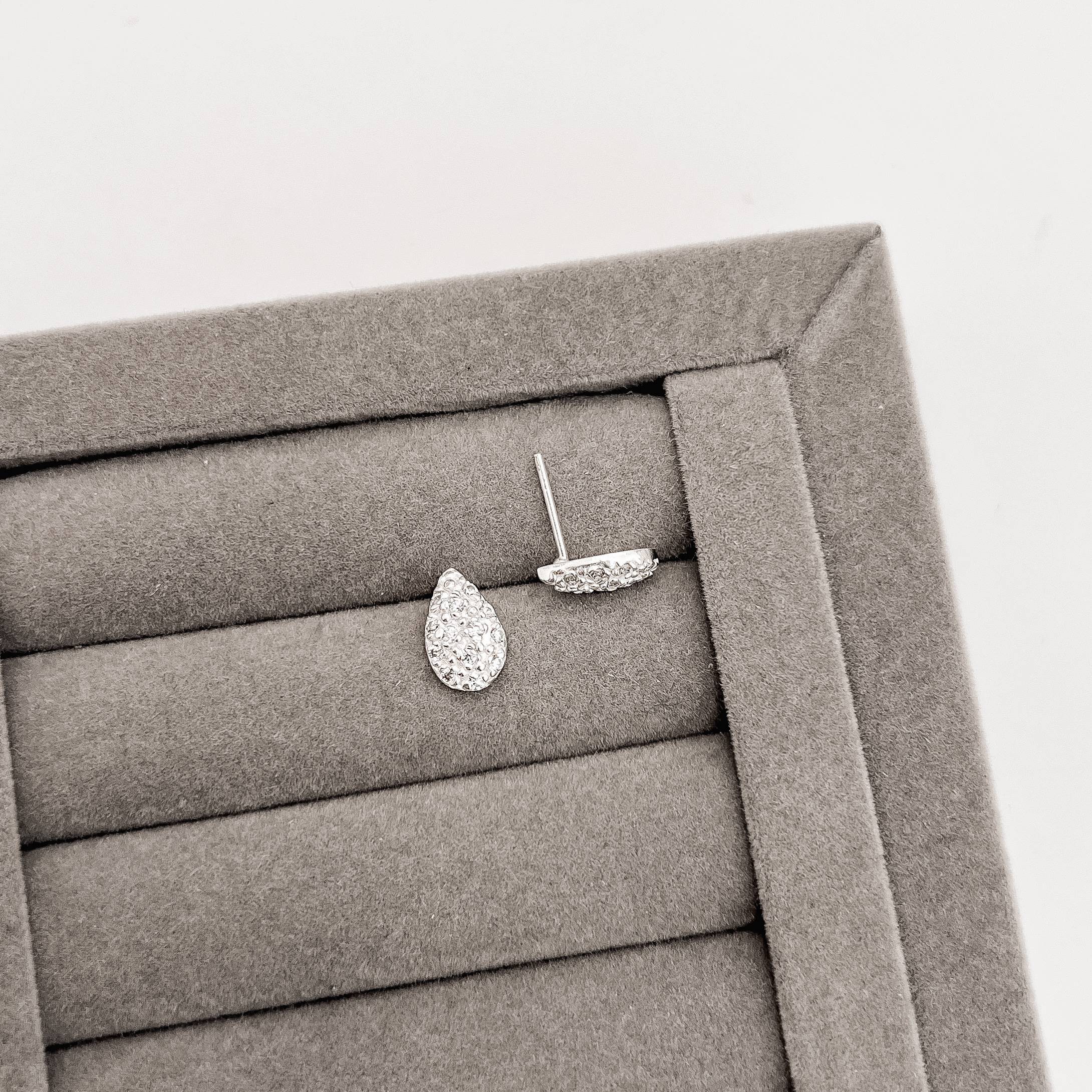 Imagem Brinco gota cravejada 12mm