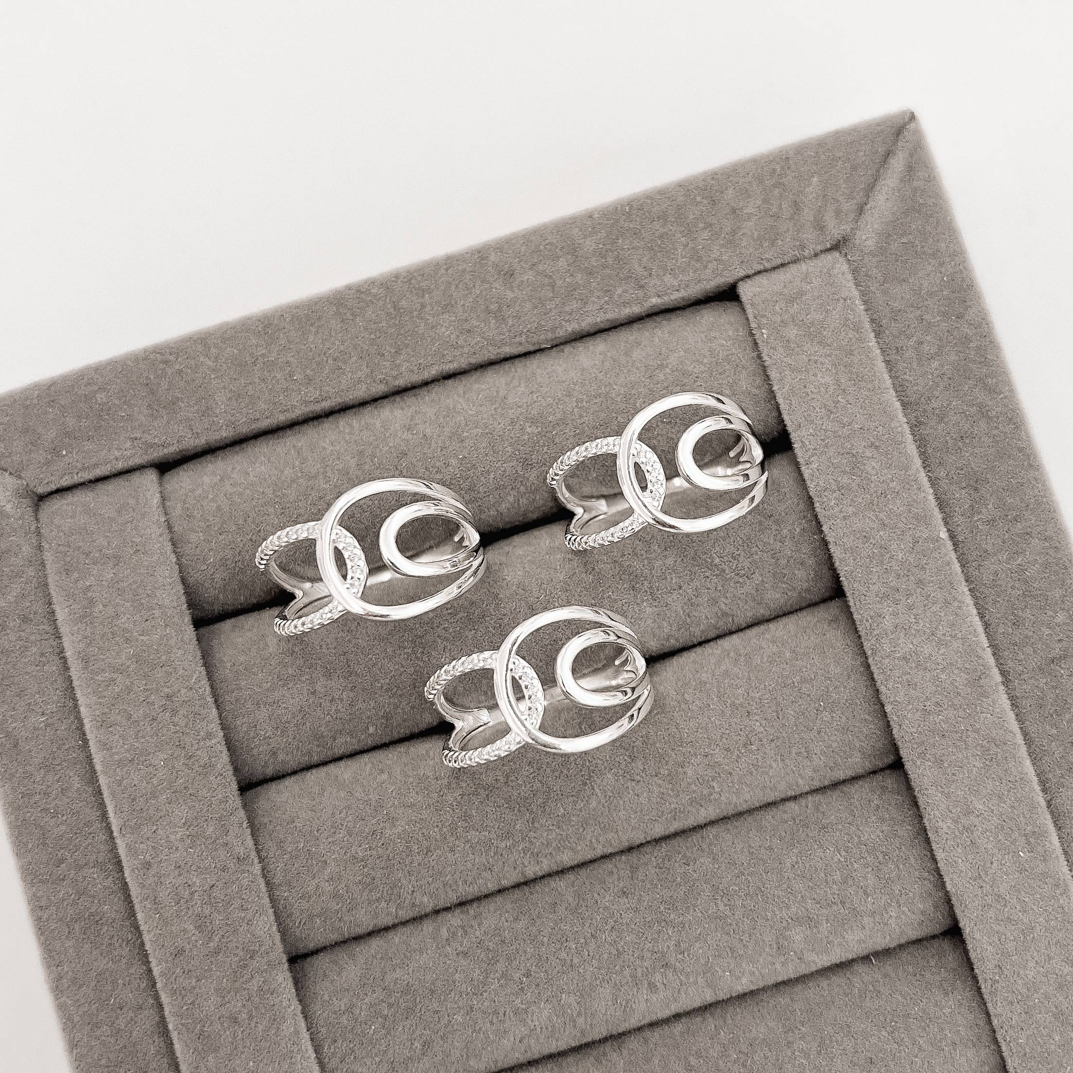 Anel largo elos detalhe cravejado