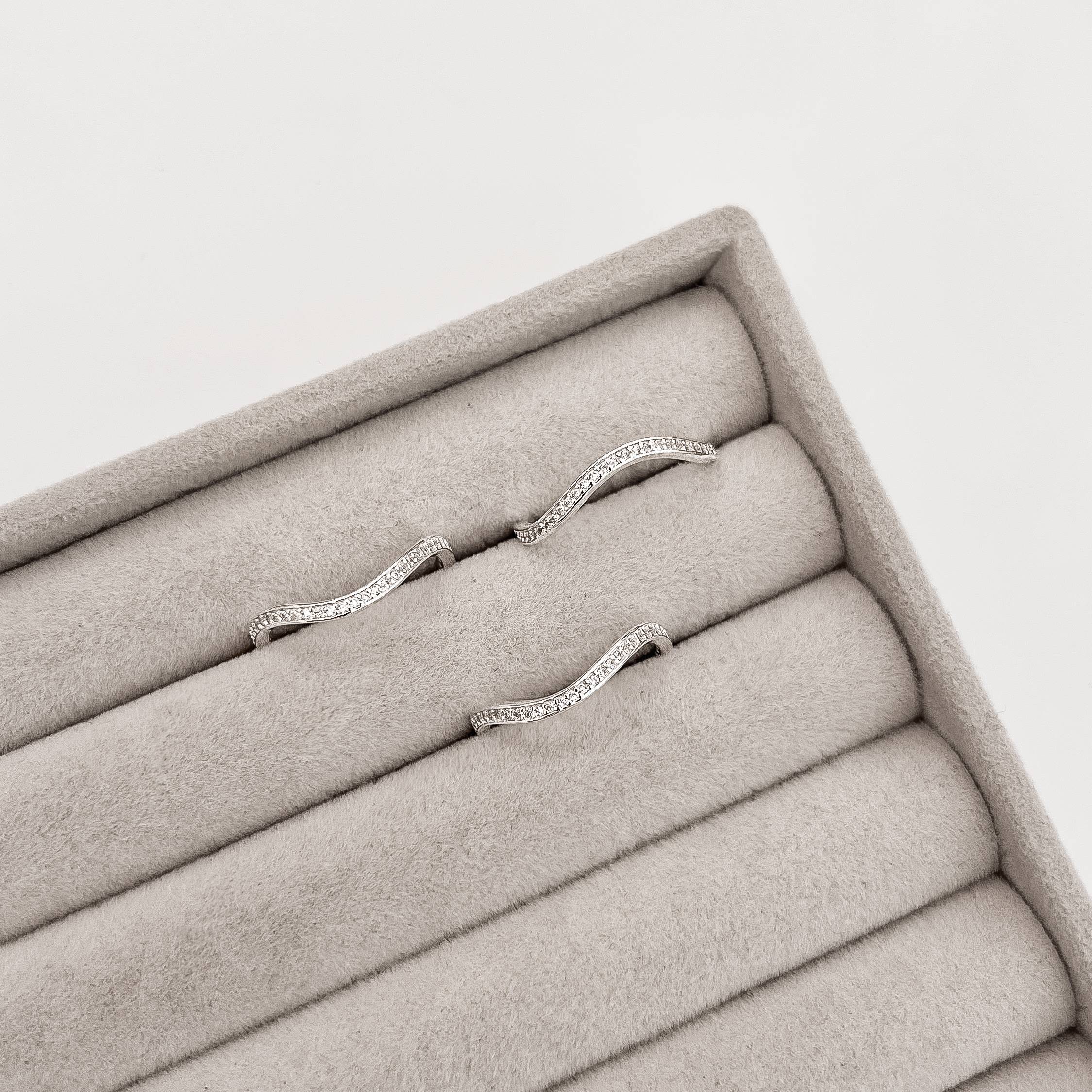 Imagem Secundária Anel ondulado todo cravejado