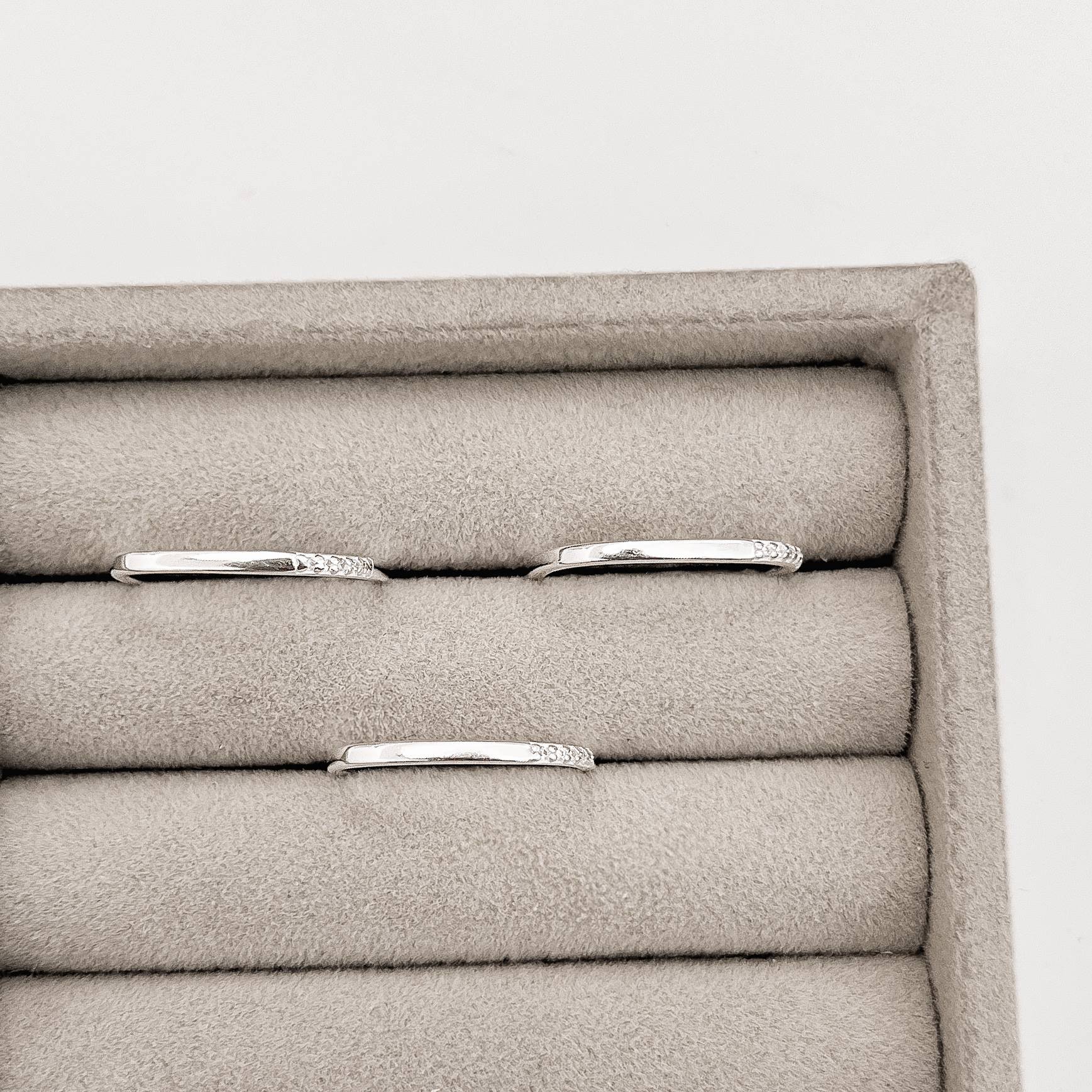 Imagem Anel quadrado com detalhe cravejado