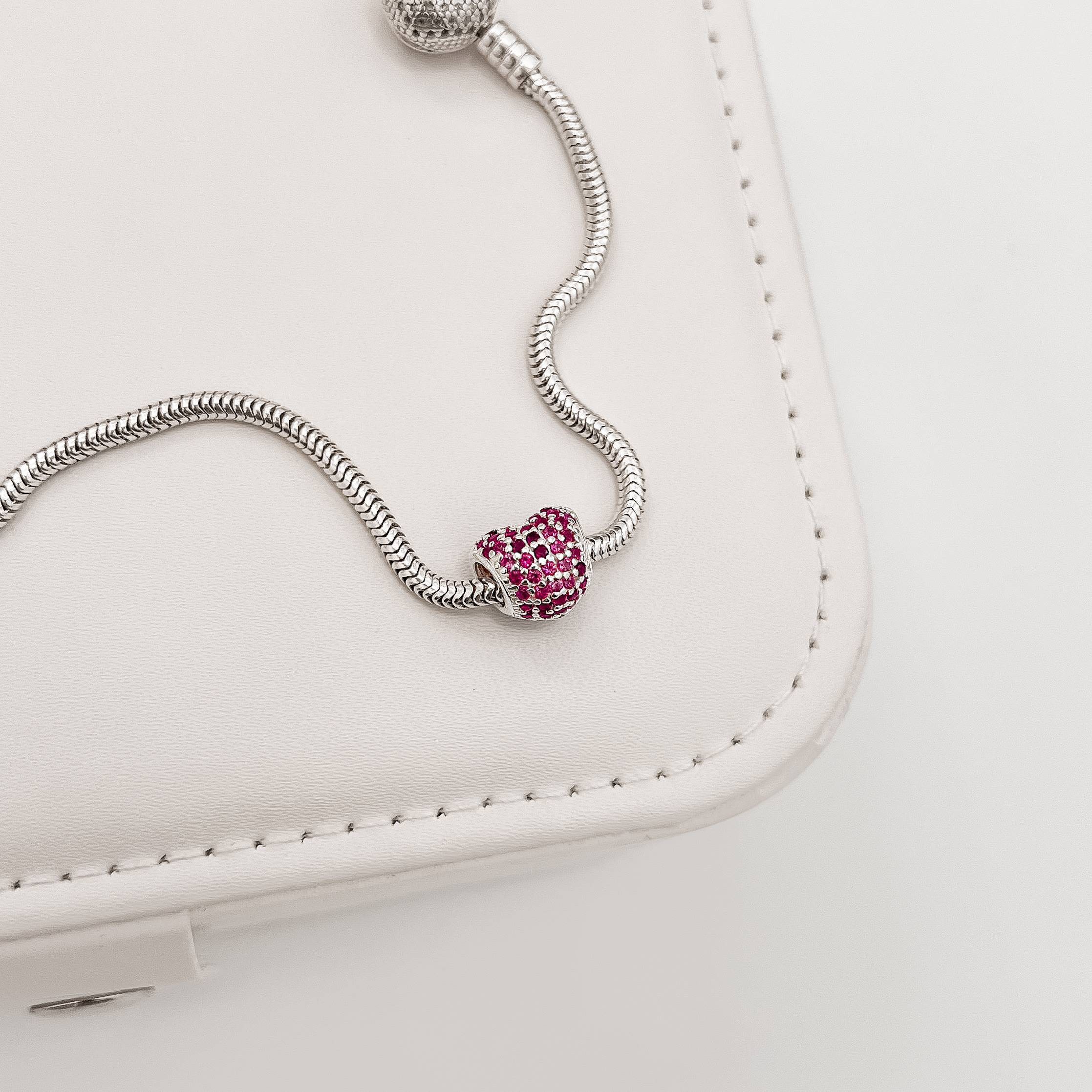 Berloque separador coração cravejado rosa 10mm