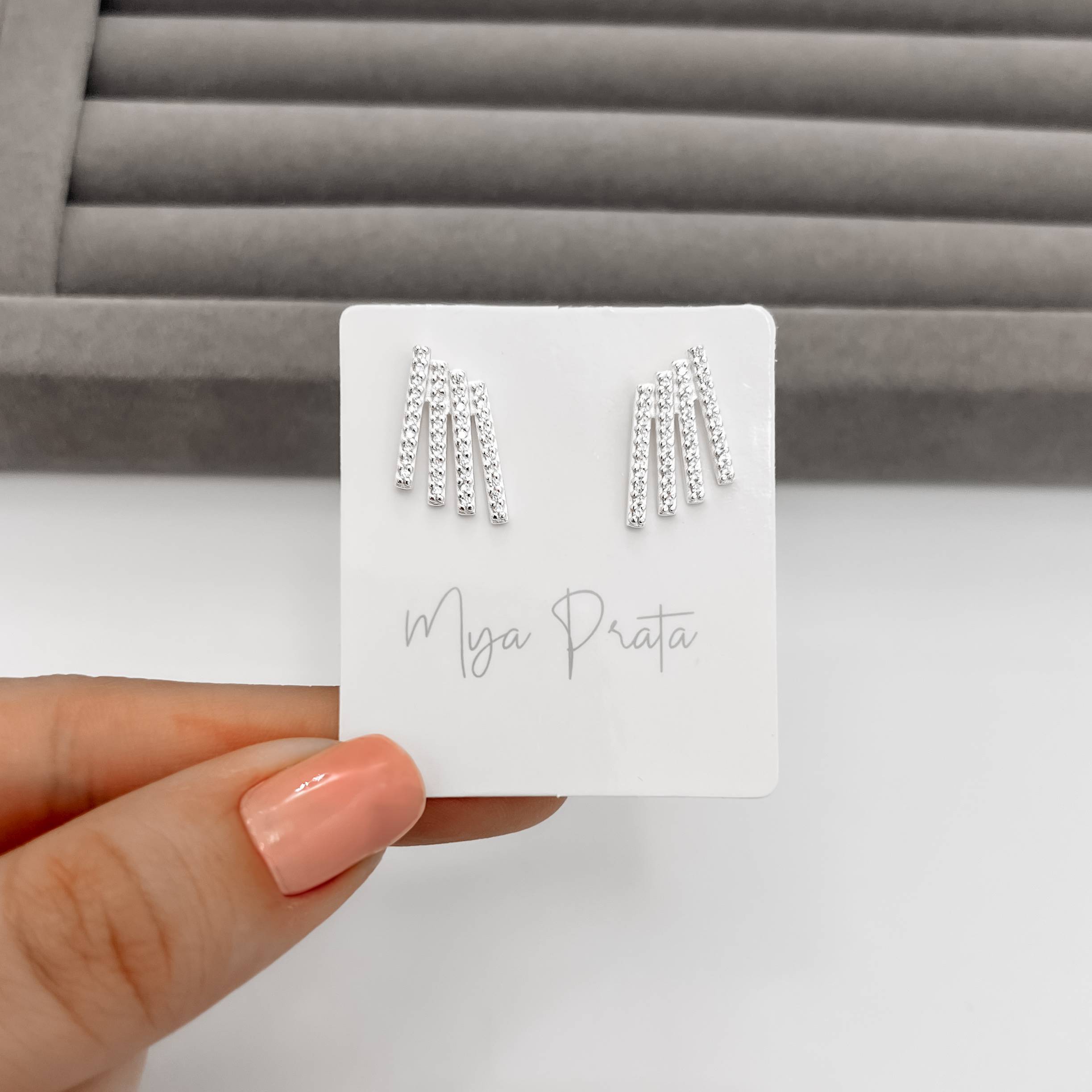 Imagem Secundária Brinco 4 palitos cravejados 17mm