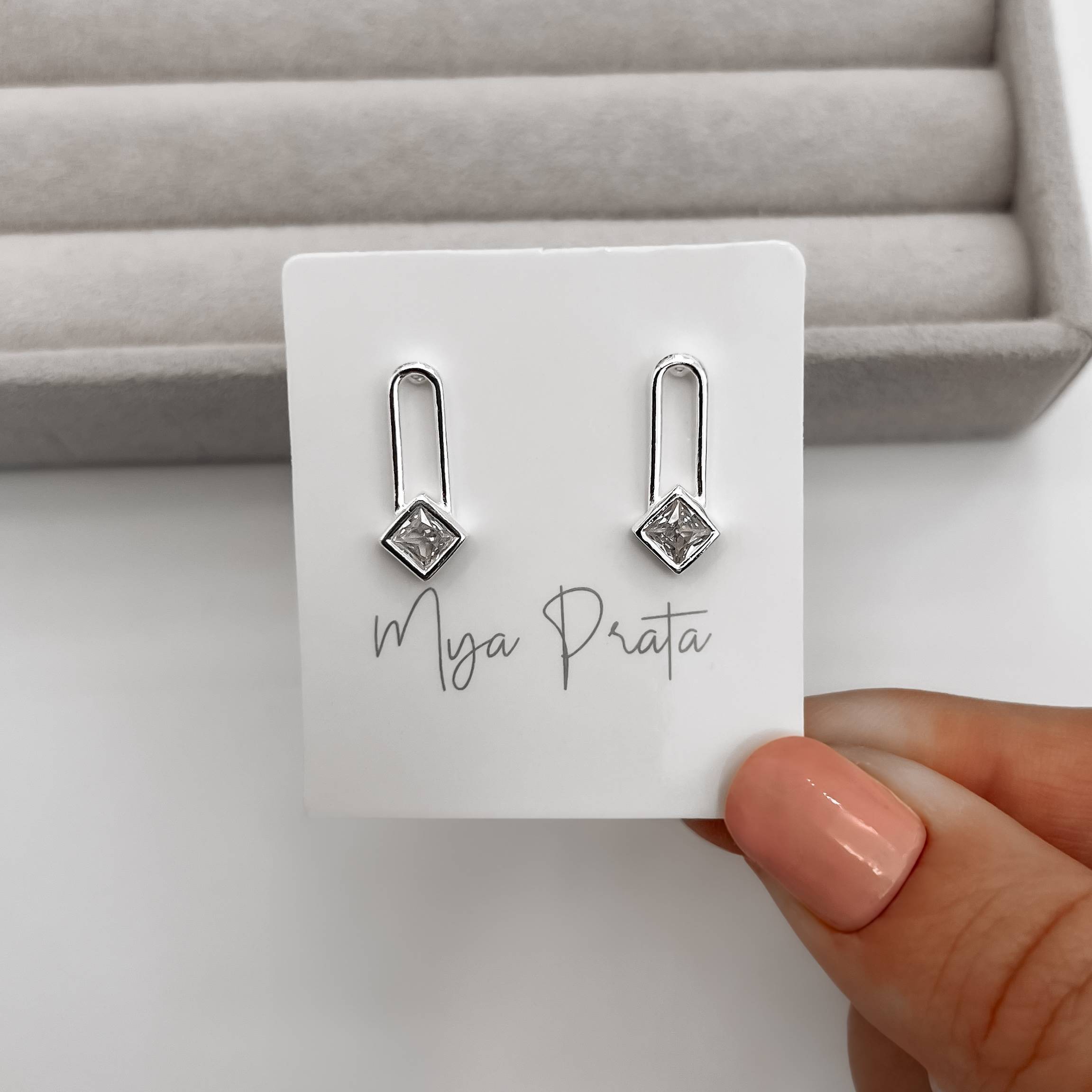 Imagem Brinco elo com zircônia losango 18mm