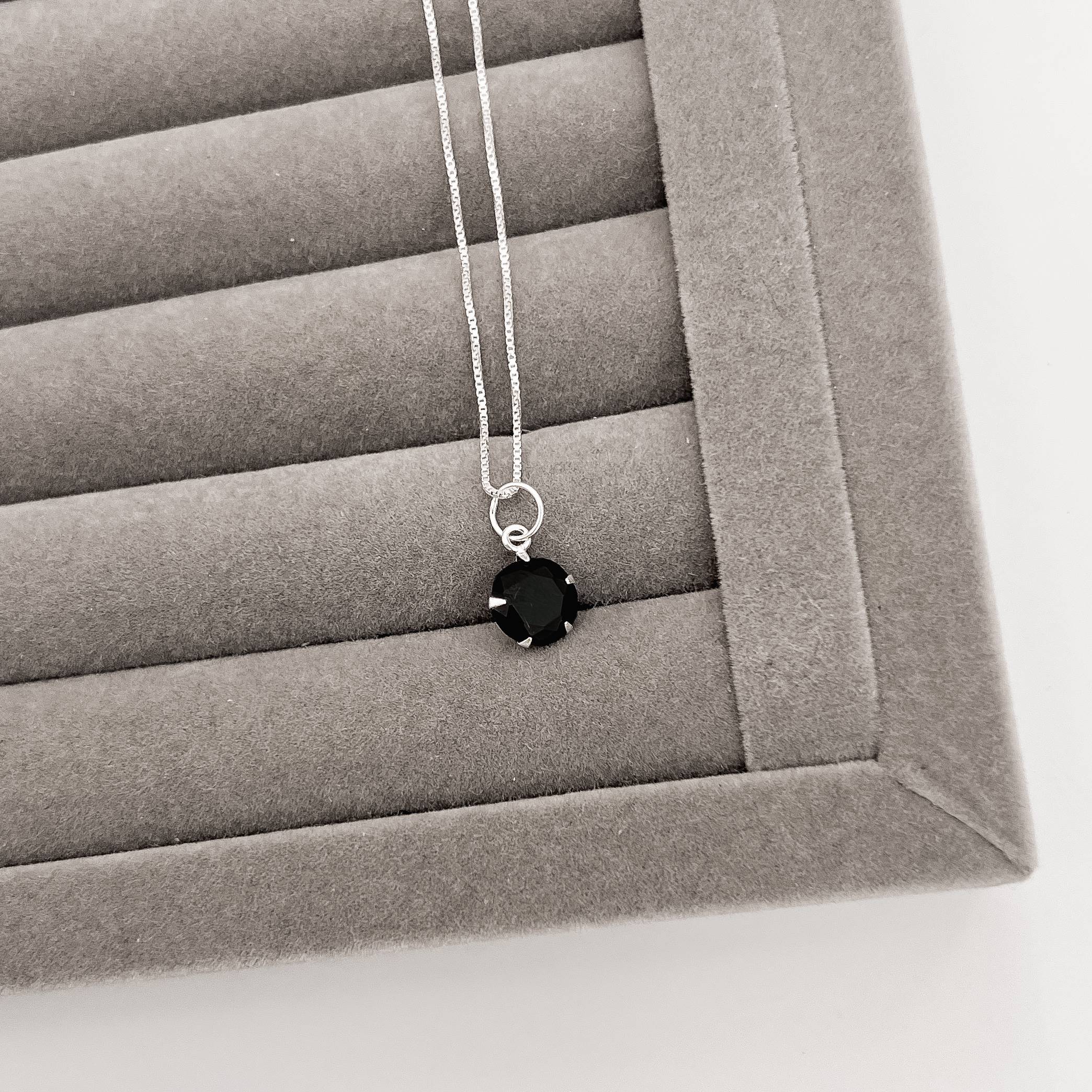 Imagem Colar pingente zircônia redonda ônix 8mm 45cm