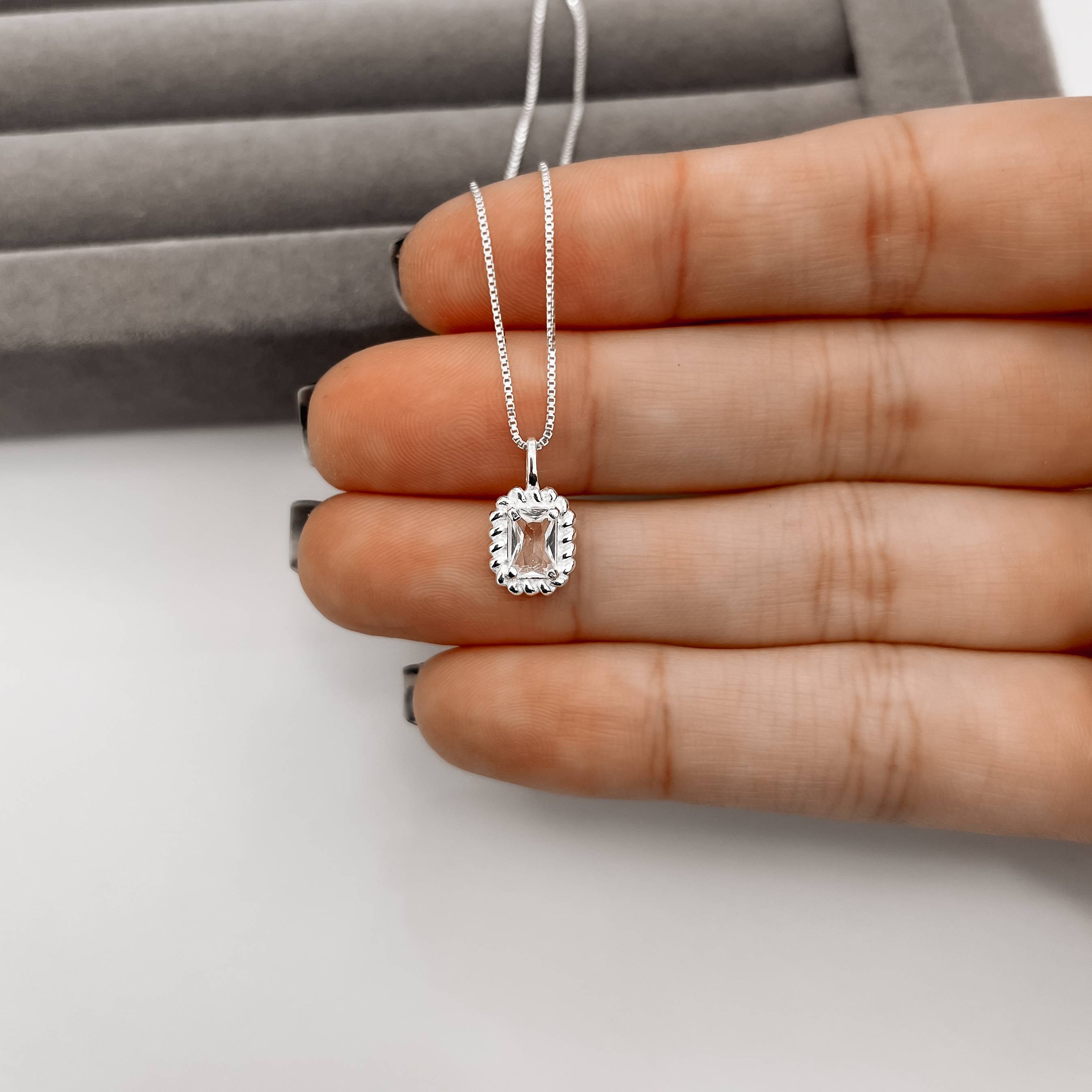 Imagem Colar pingente zircônia retangular cristal detalhe torcido 10mm 45cm