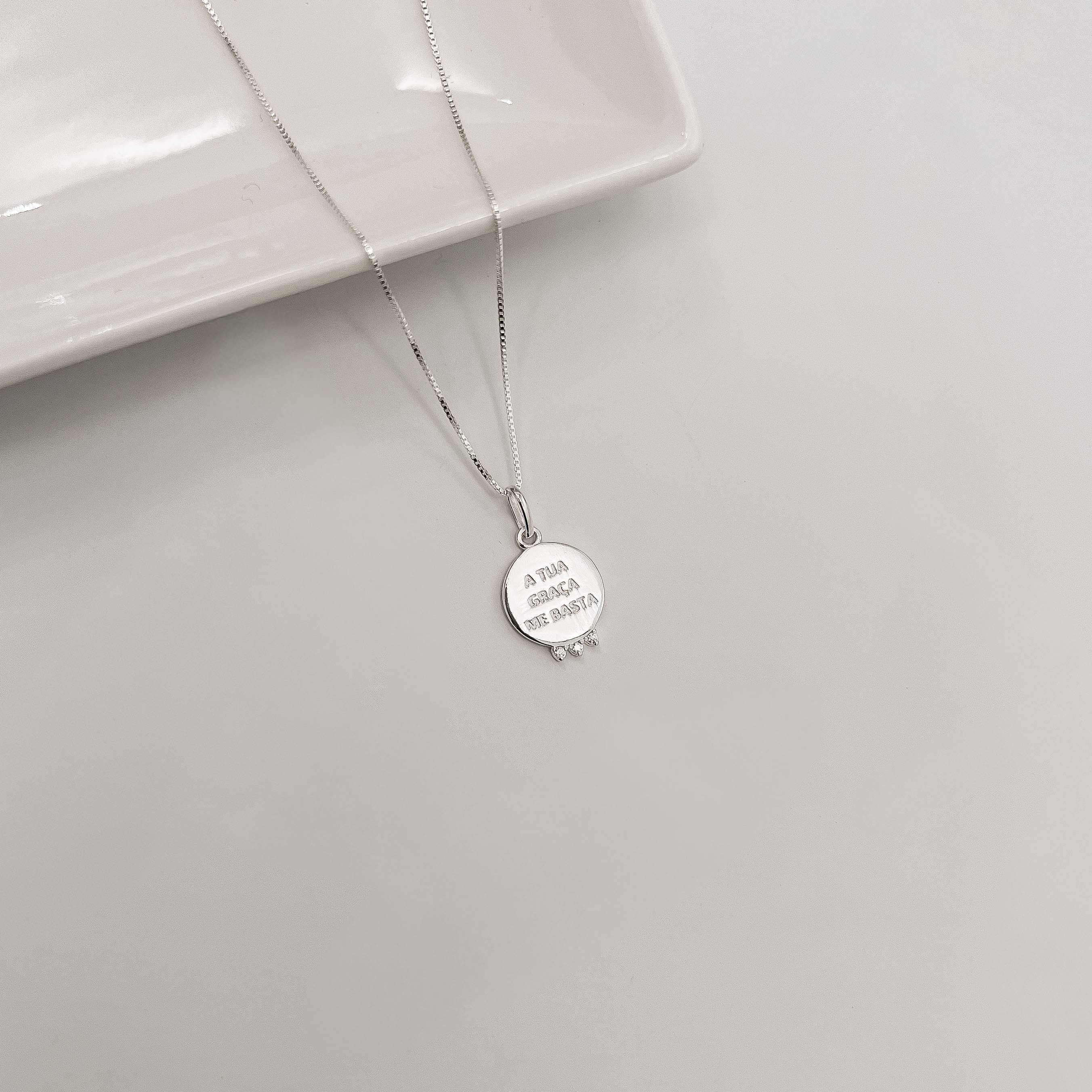 Imagem Colar pingente medalha a tua graça me basta 14mm com zircônias 45cm