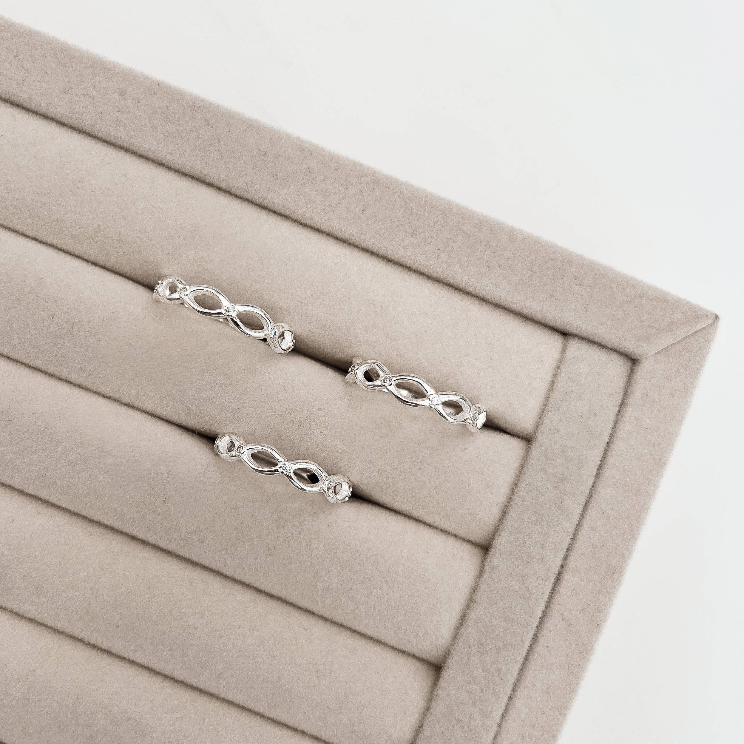 Imagem Anel navetes vazados e zircônias